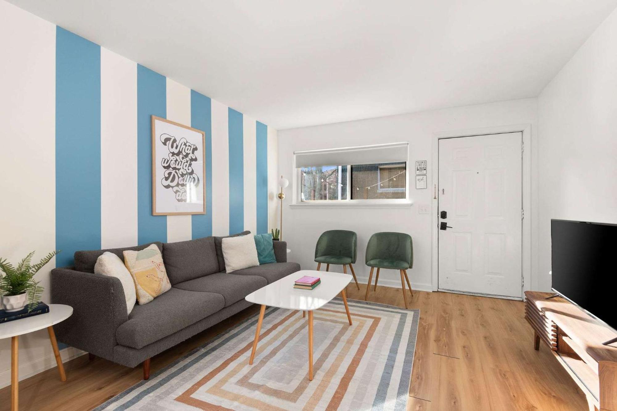 Apartment Dolly On Music Row Sleeps 12