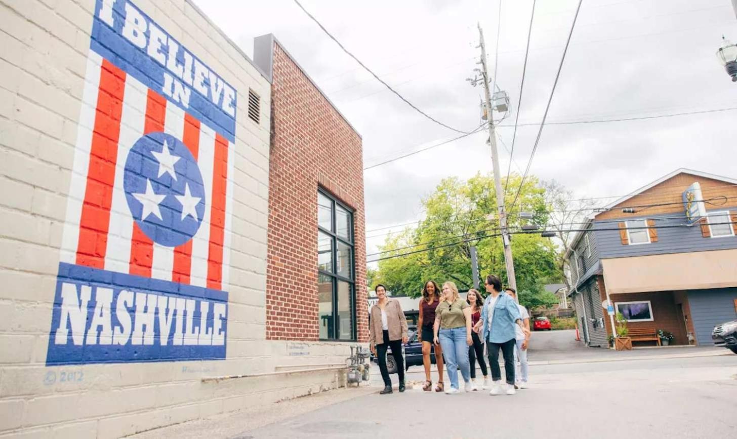 Dolly's Oasis On Music Row * Nashville