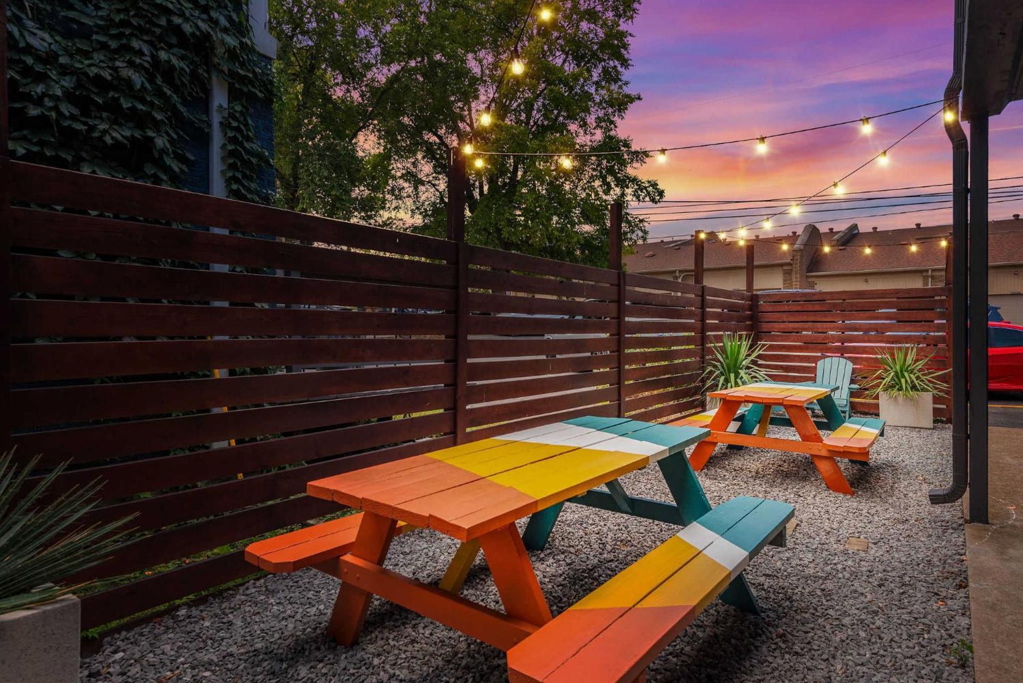 Dolly's Oasis On Music Row Apartment