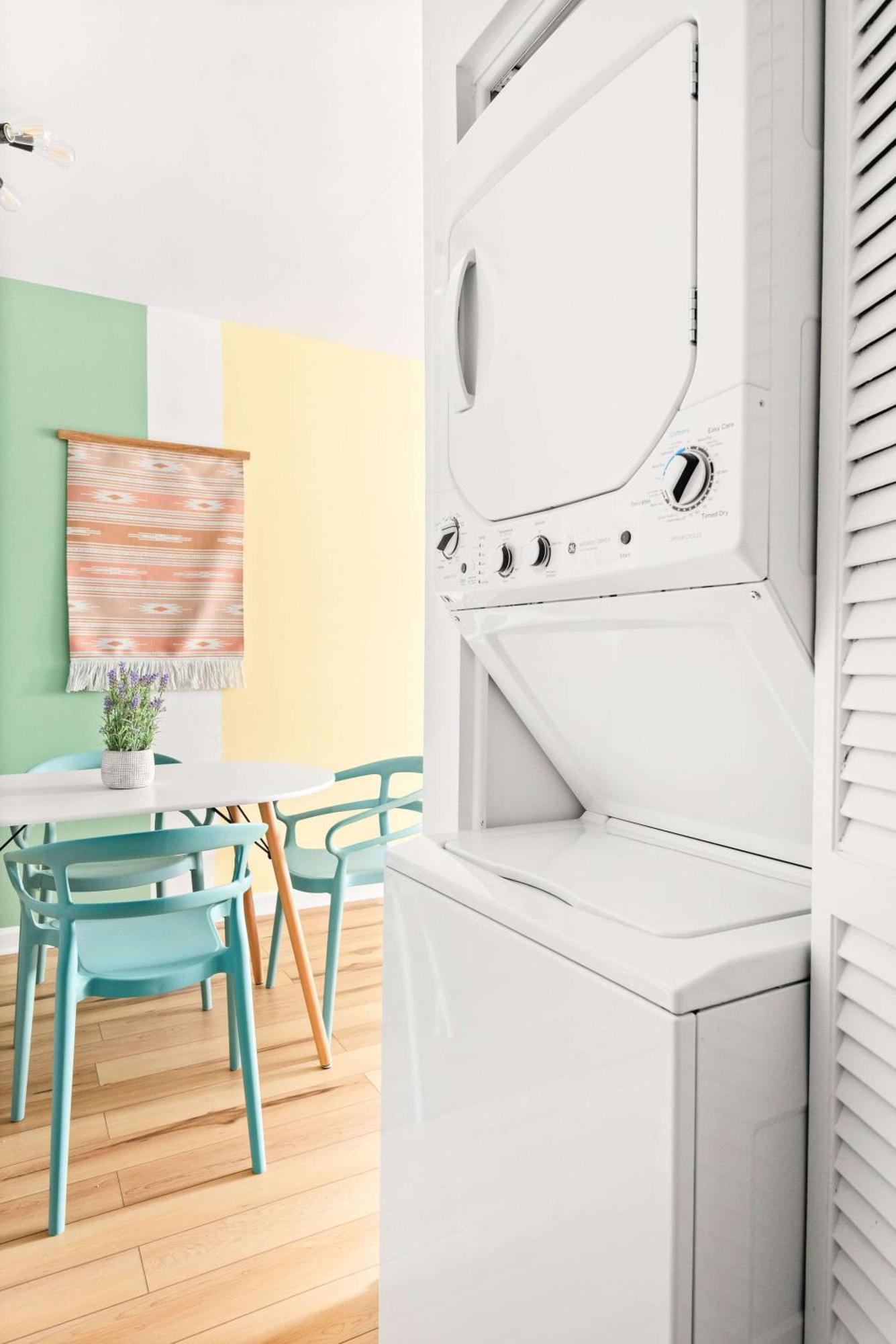 Dolly's Oasis On Music Row *