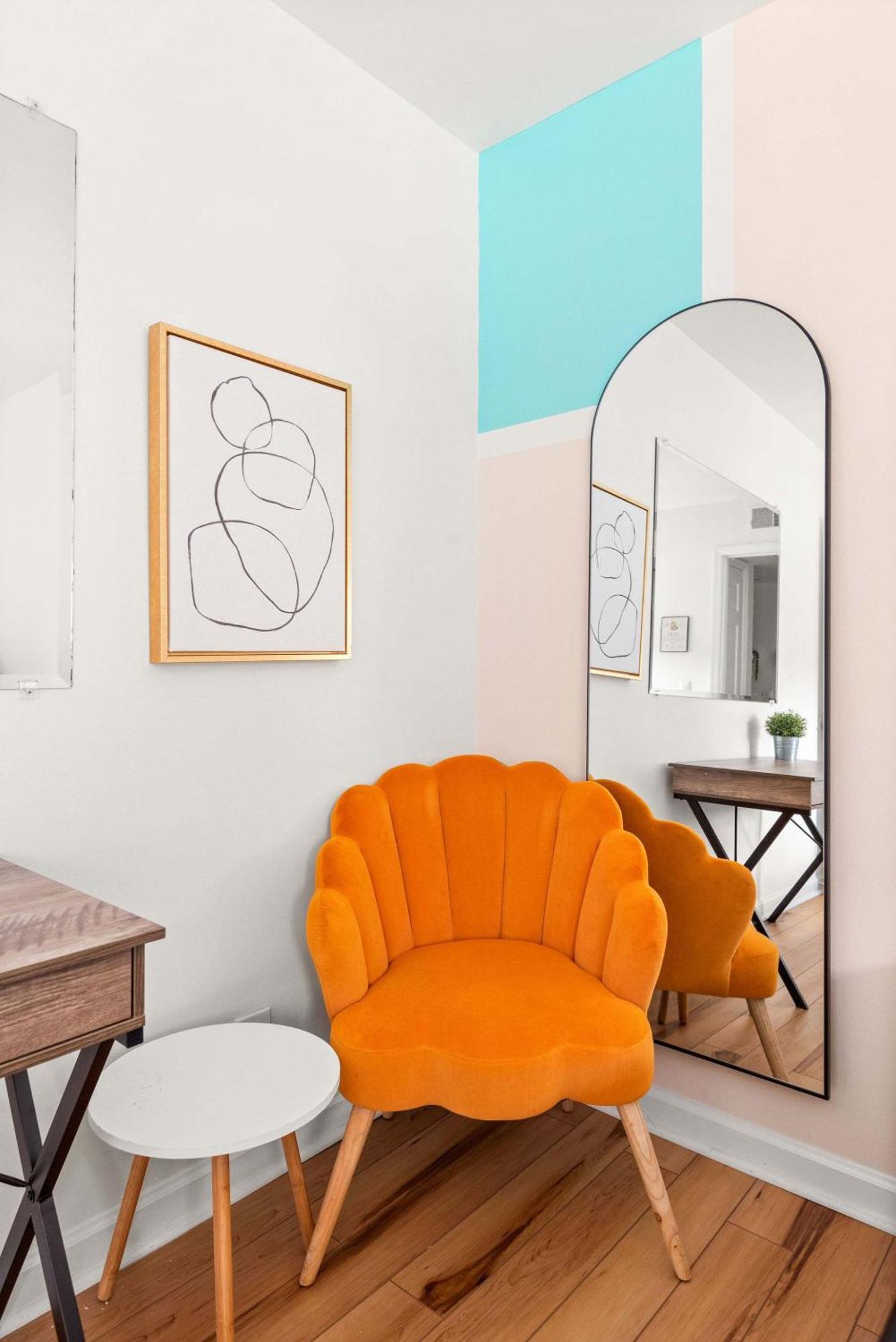 Dolly's Oasis On Music Row *