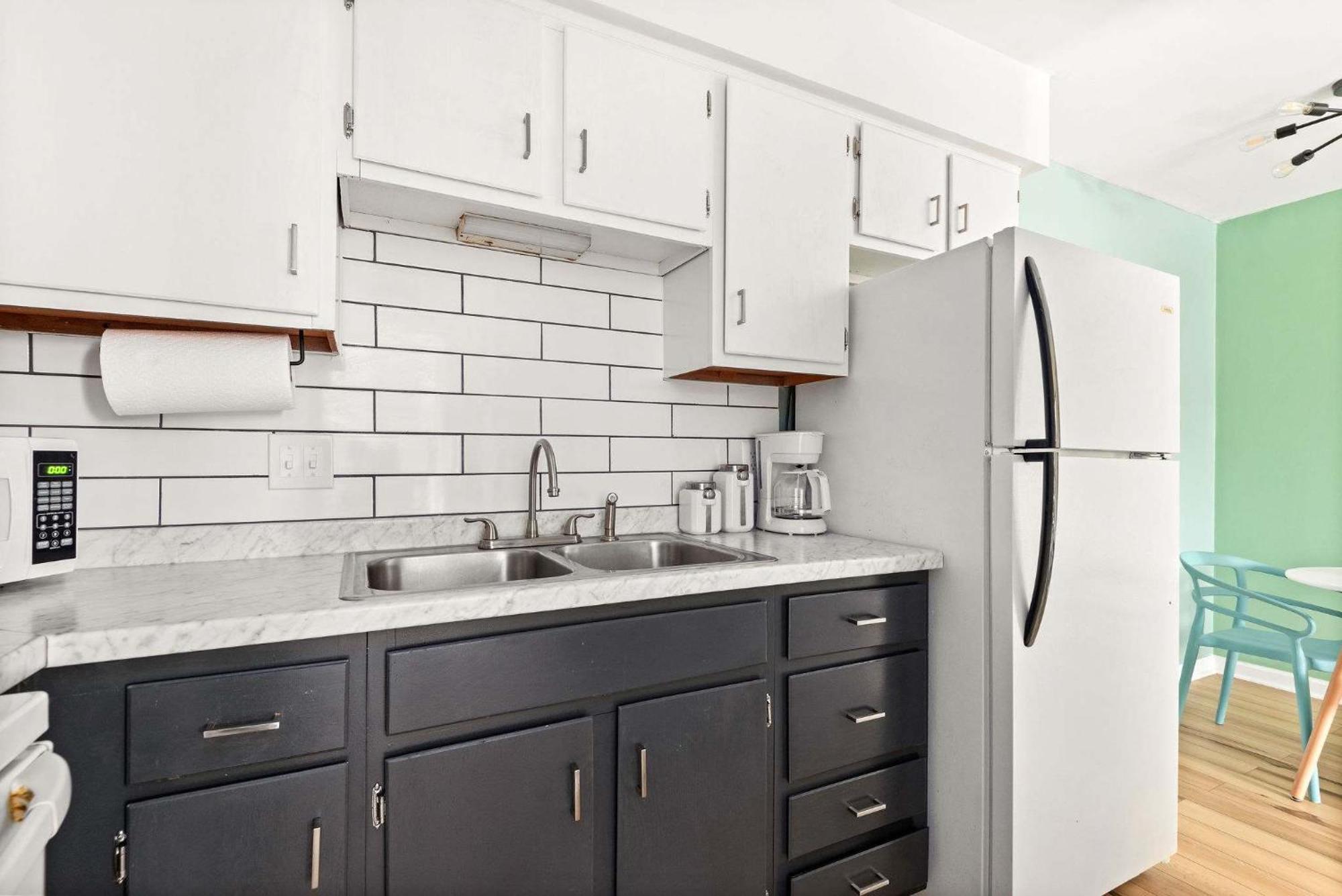 Dolly's Oasis On Music Row * Nashville