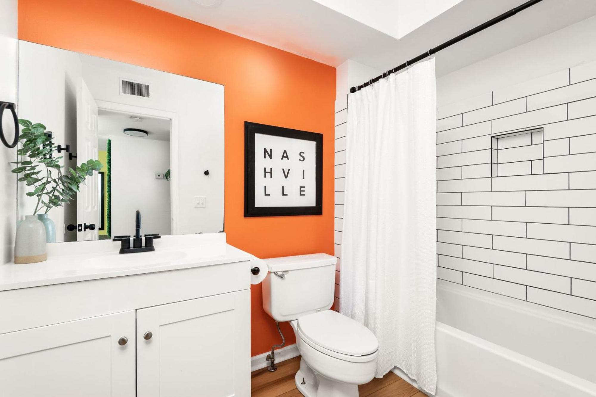 Dolly's Oasis On Music Row Apartment *