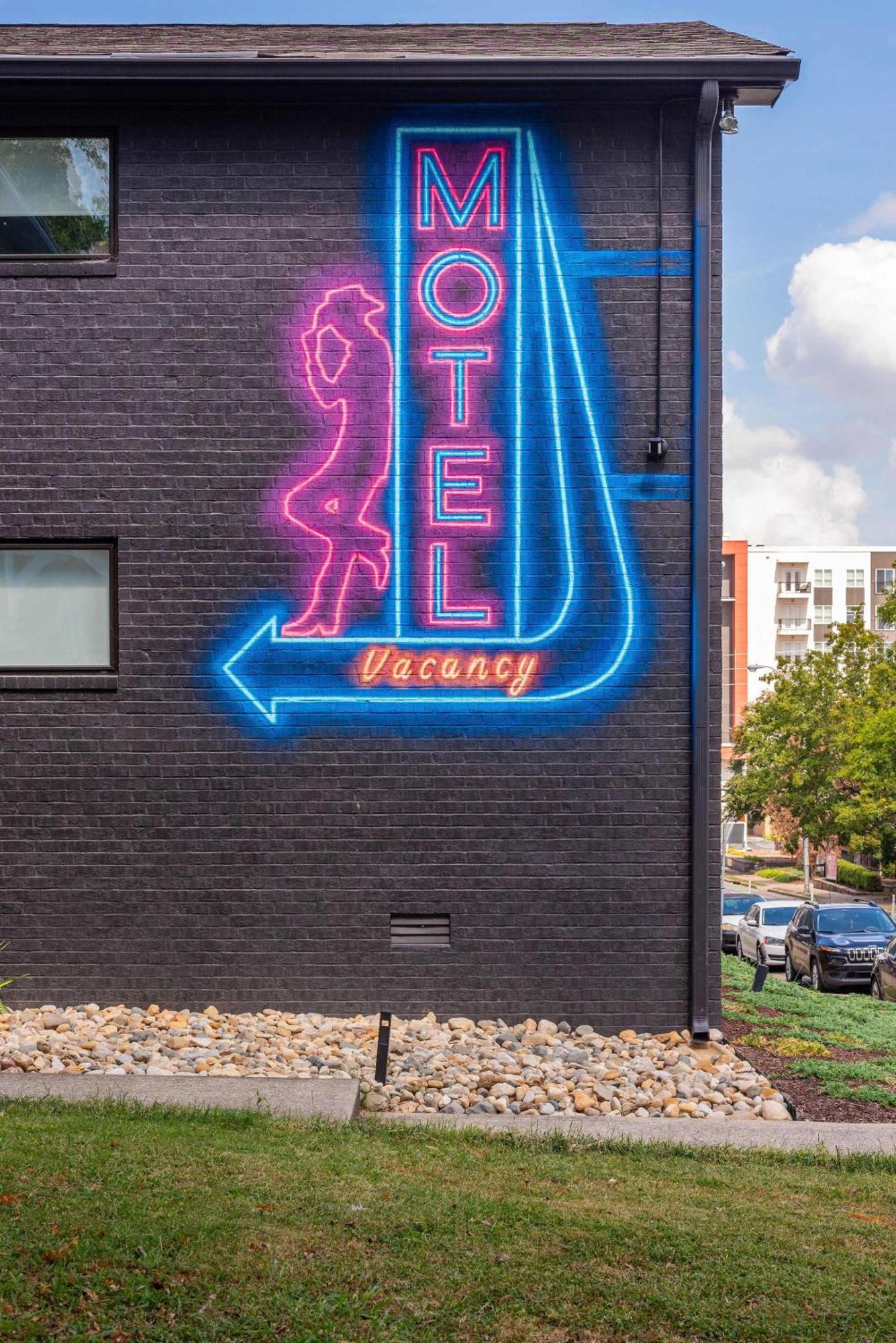 Apartment Dolly's Oasis On Music Row *