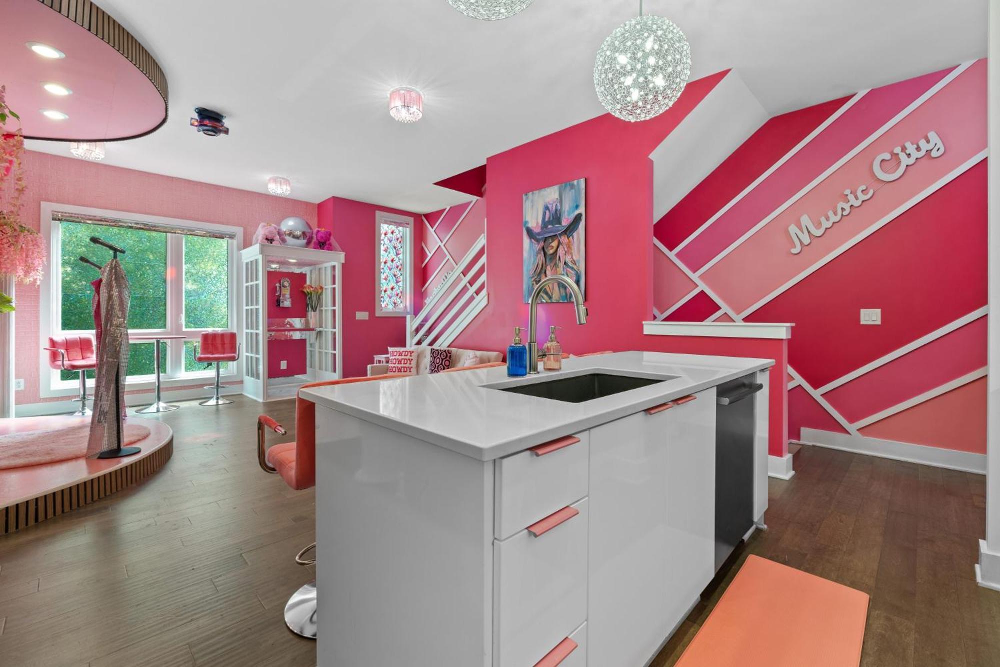 Barbie's Bachelorette Bash! Apartment *