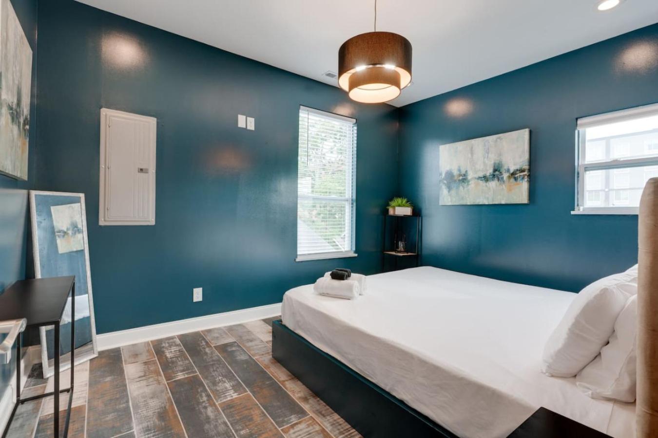 Modern Getaway Near Vandy Apartment