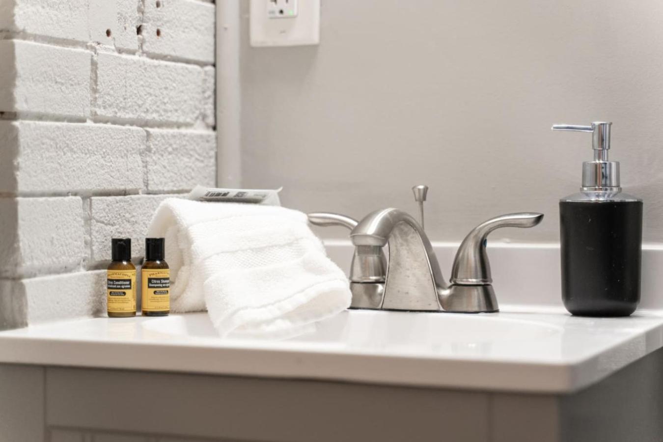 Parthenon Getaway - 2bdrm Apartment