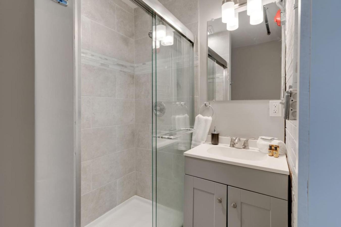 Parthenon Getaway - 2bdrm *