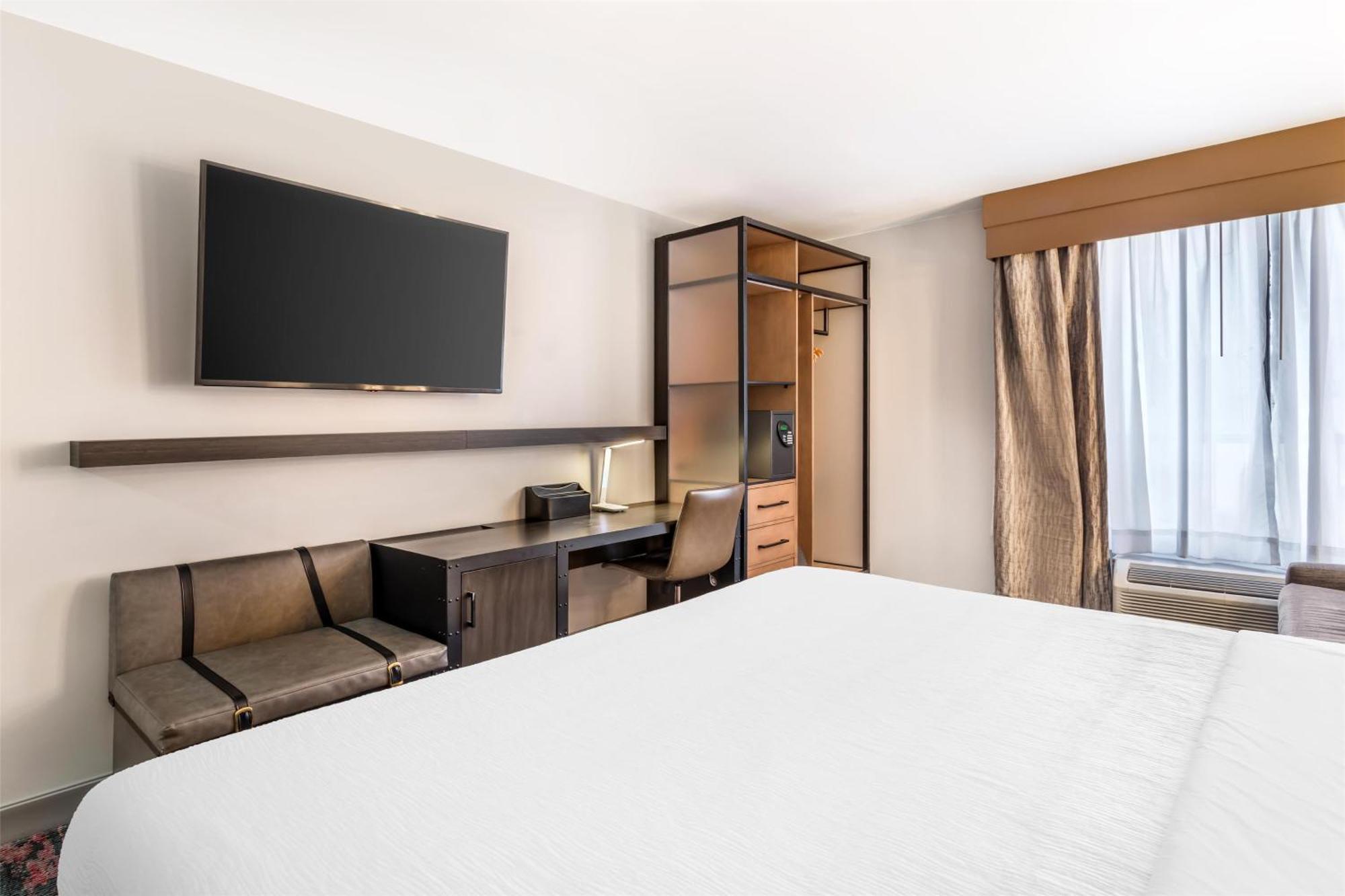 Western Downtown Music Row Hotel 3*