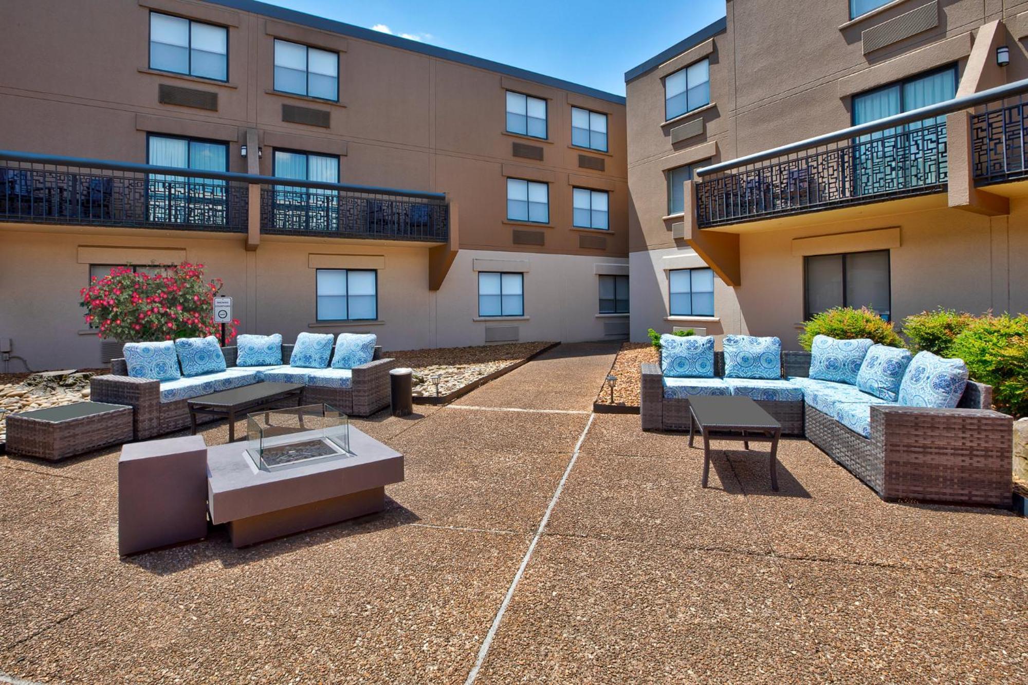 Express Airport By Ihg Hotel Nashville