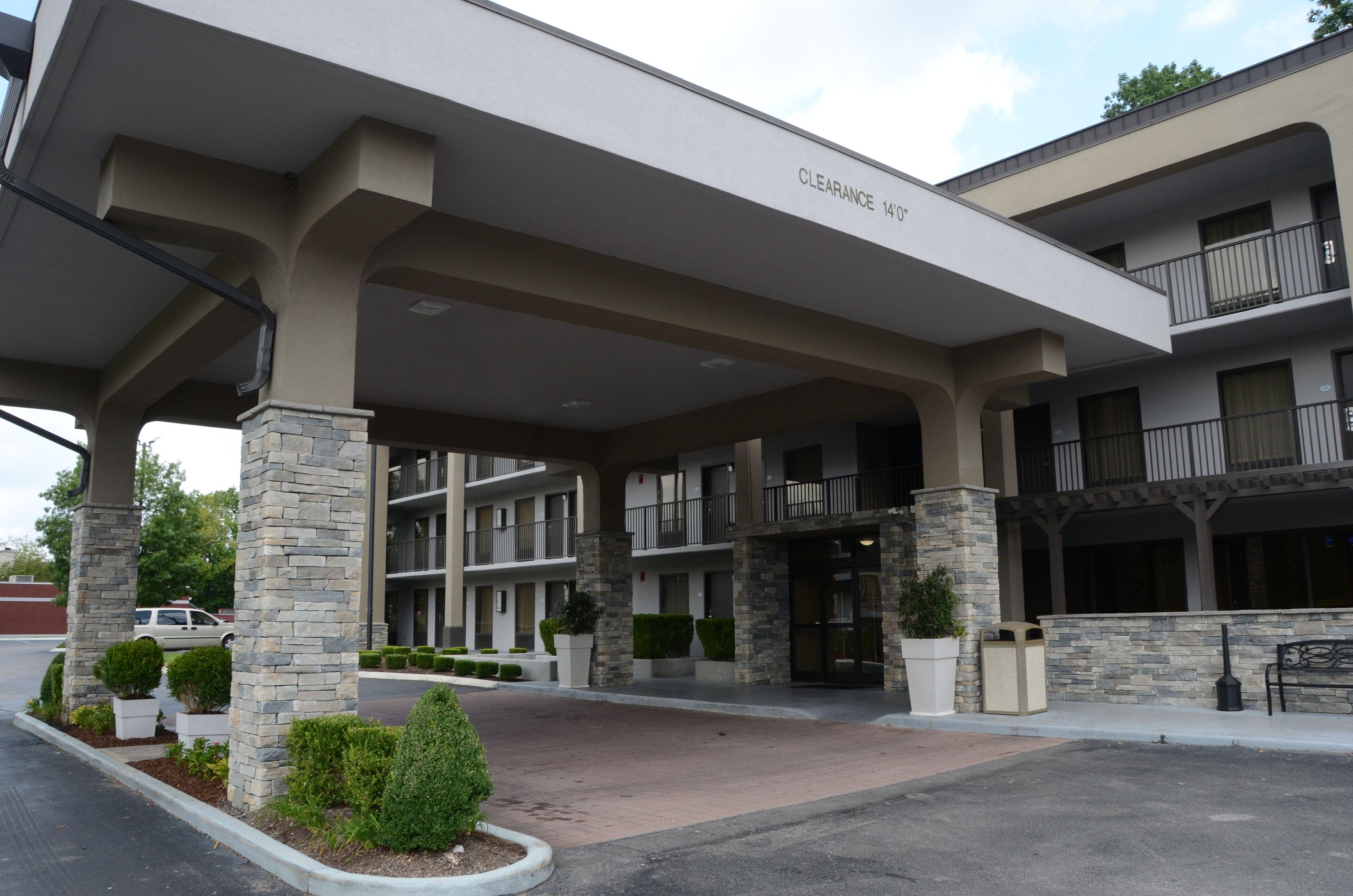 Baymont By Wyndham Airport 2*