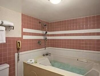 Super 8 By Wyndham Hermitage Nashville