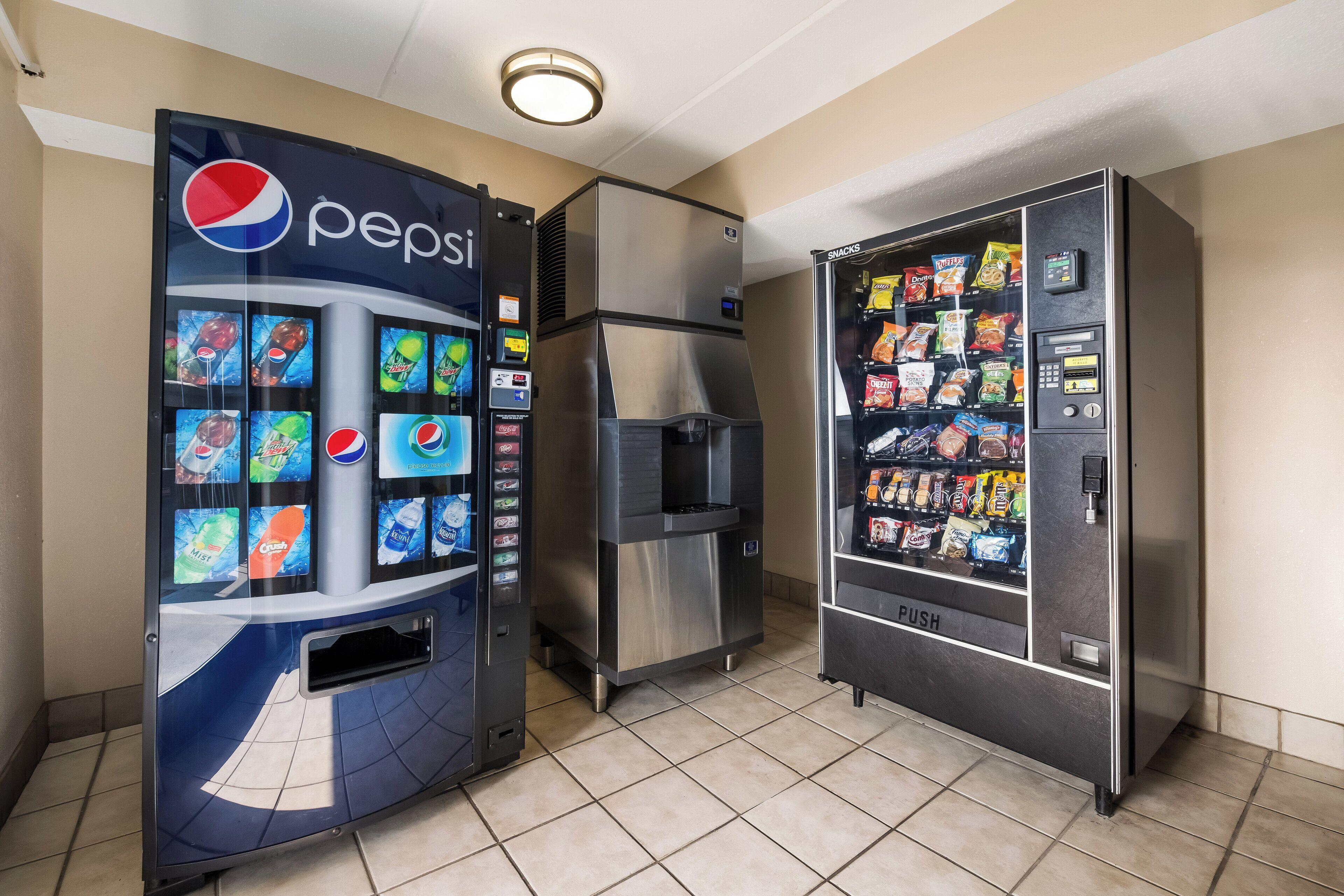 Hotel Red Roof Plus+ Airport 3*