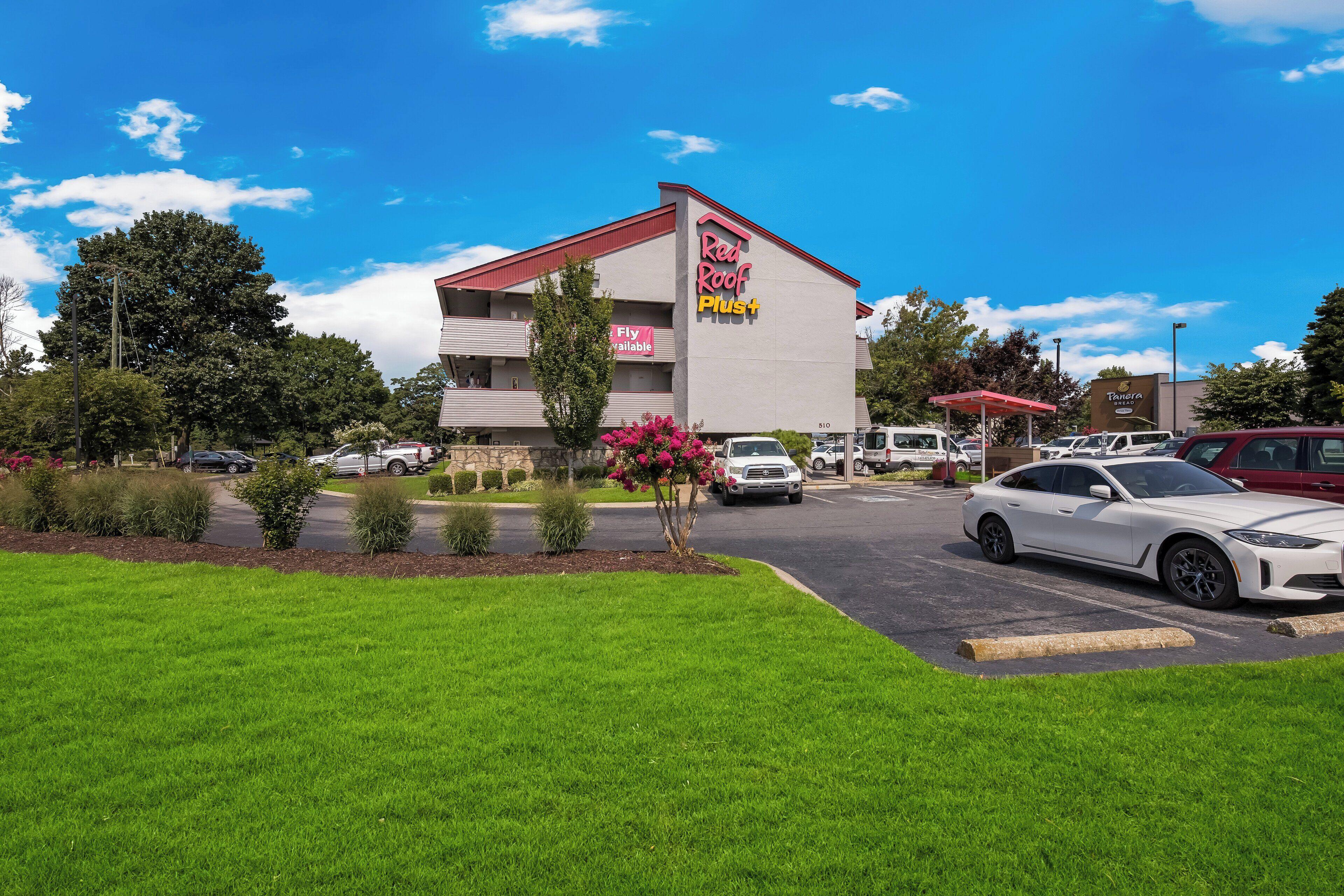 Hotel Red Roof Plus+ Airport 3*