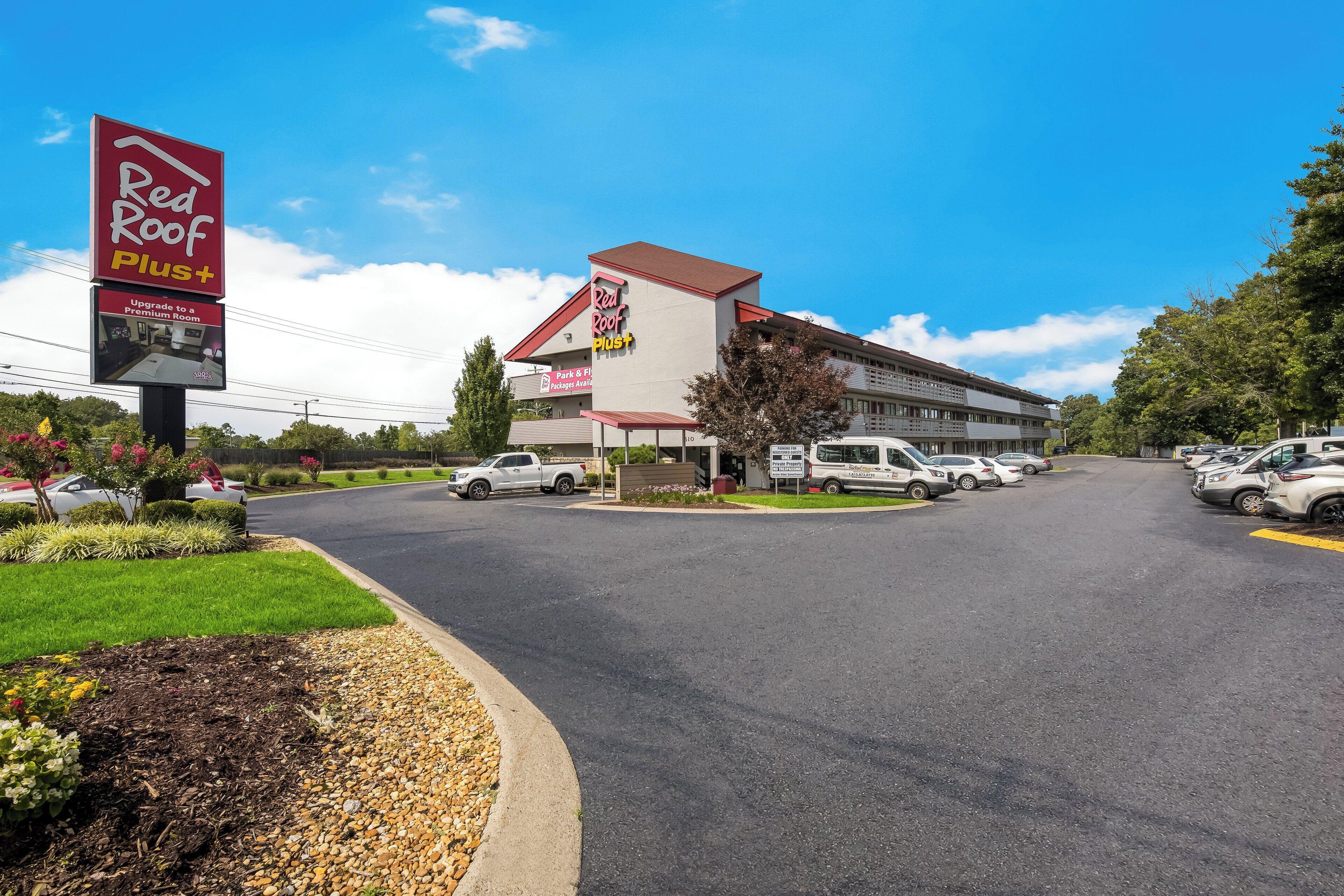 Hotel Red Roof Plus+ Airport Nashville