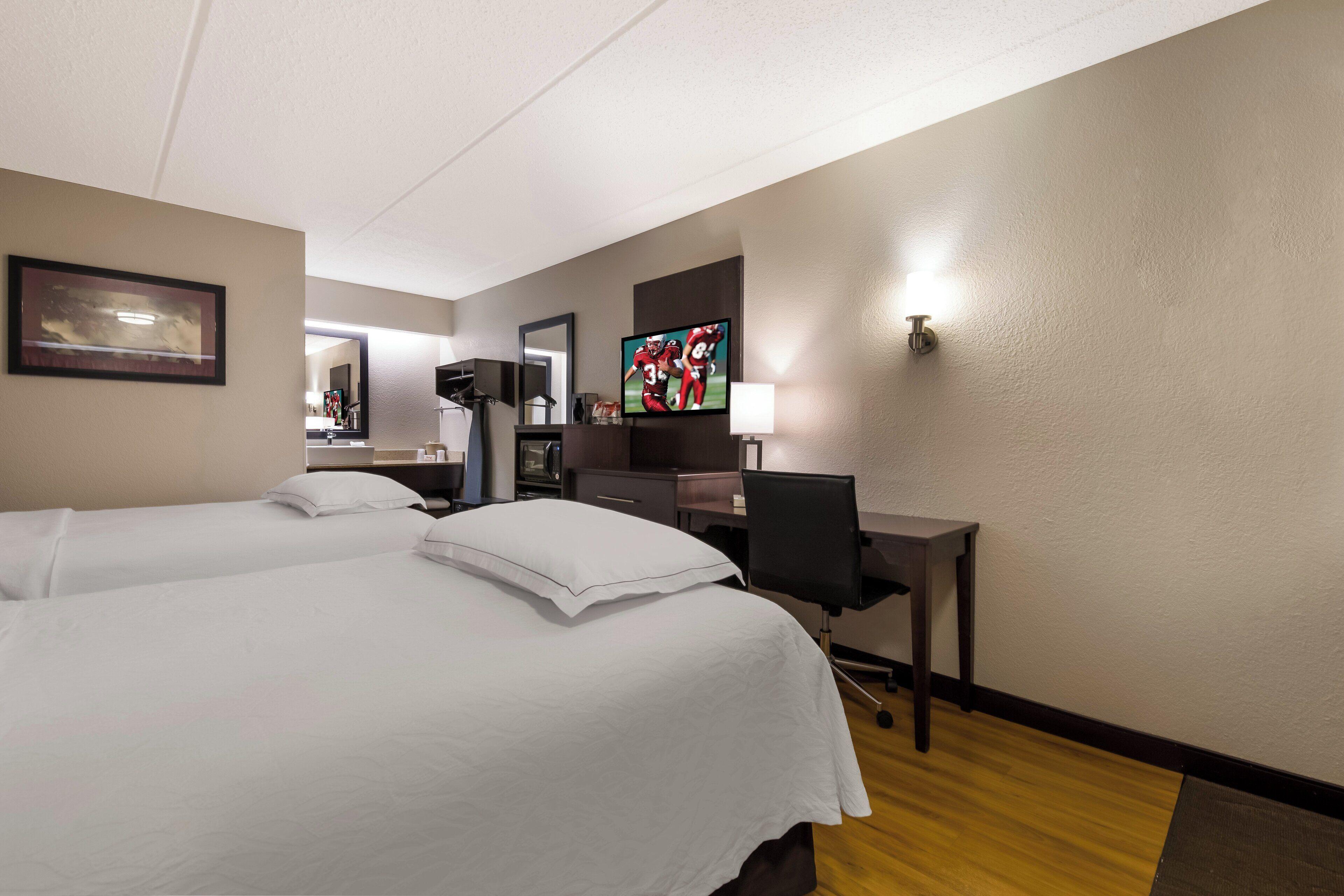 Red Roof Plus+ Airport Hotel 3*