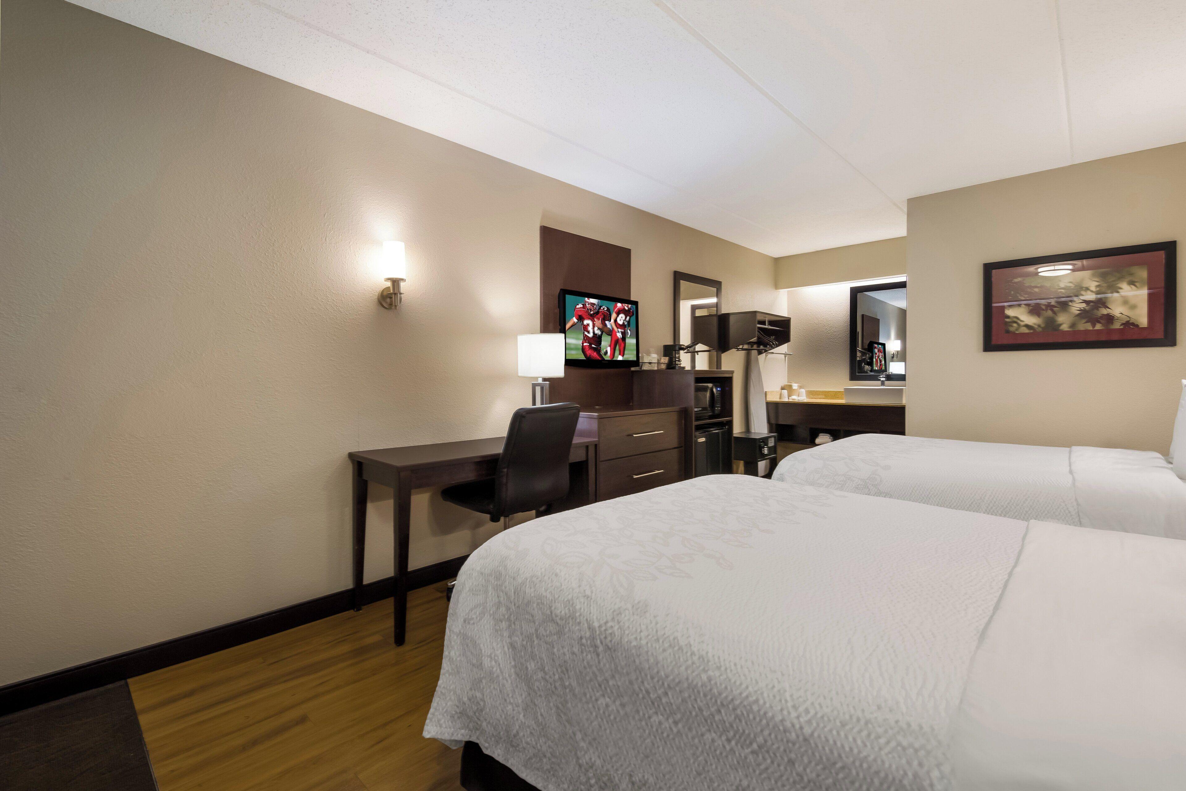 Hotel Red Roof Plus+ Airport