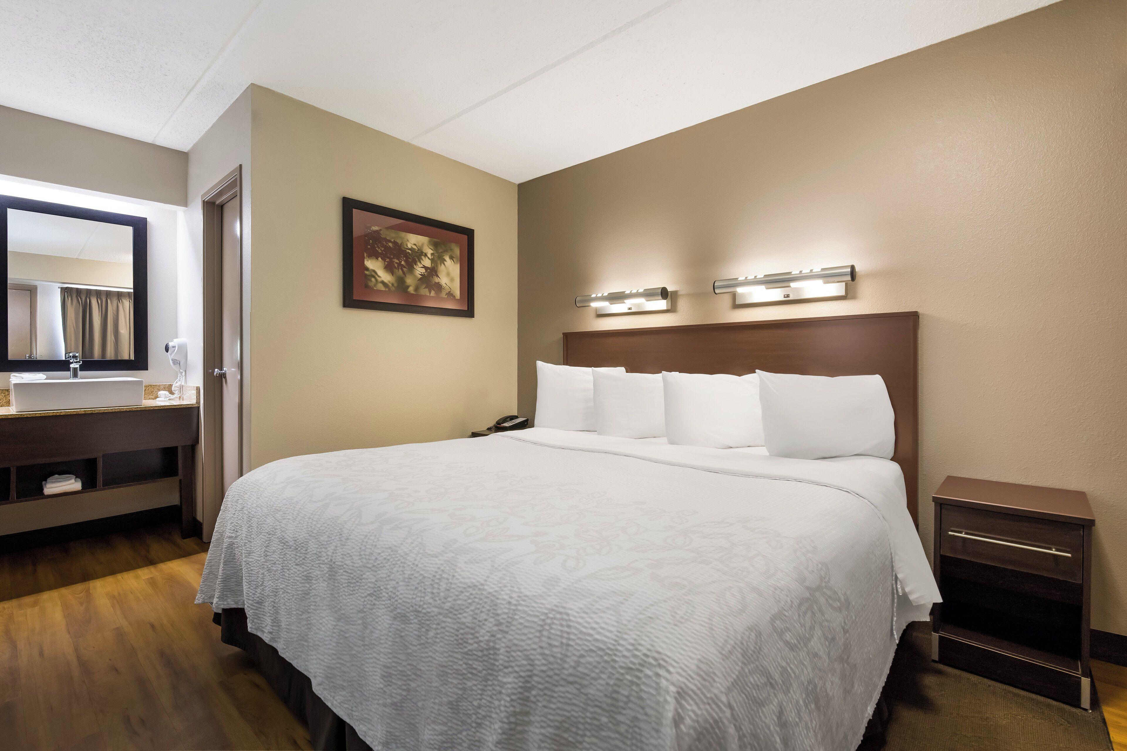 Red Roof Plus+ Airport Hotel