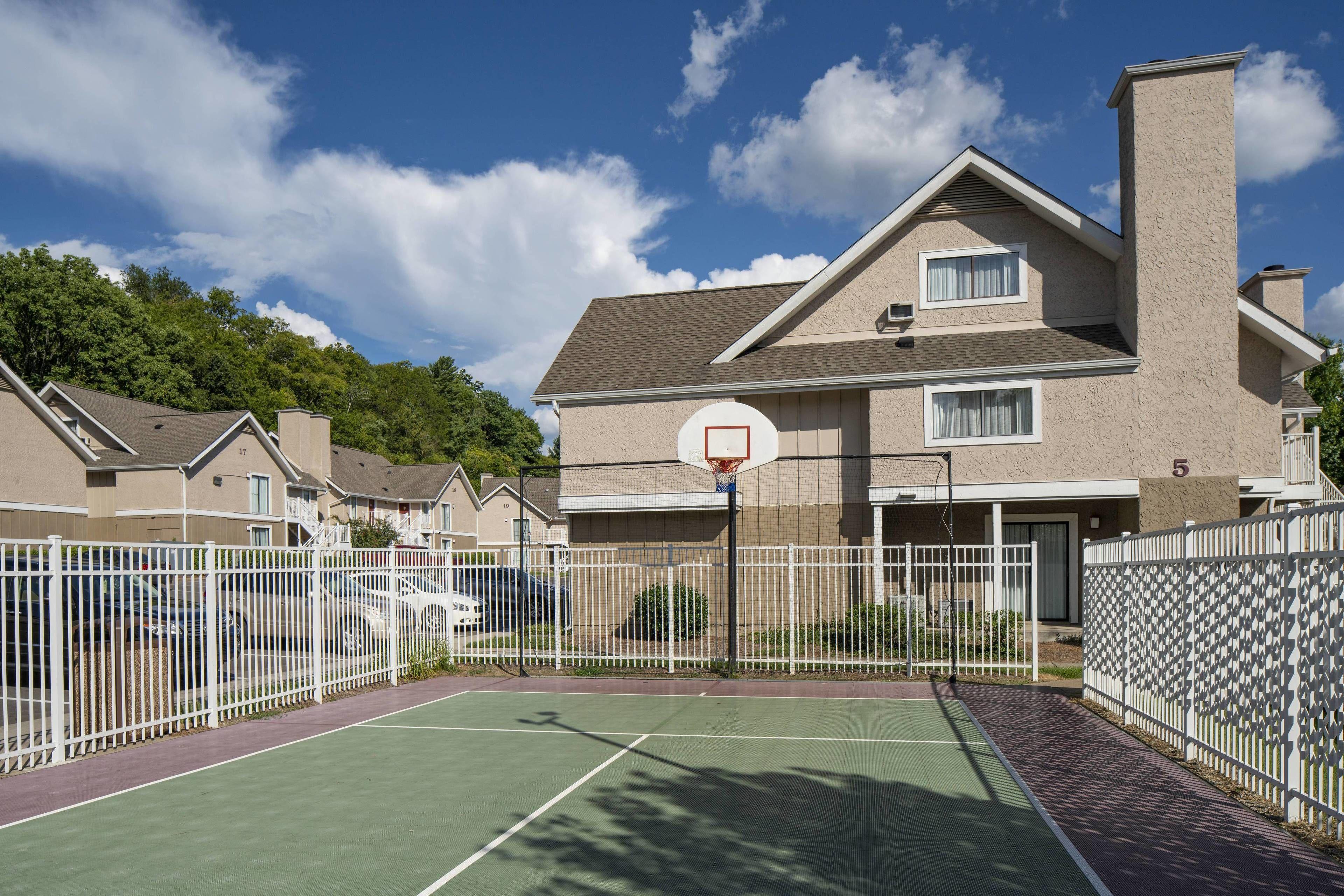 By Marriott Airport Hotel 3*