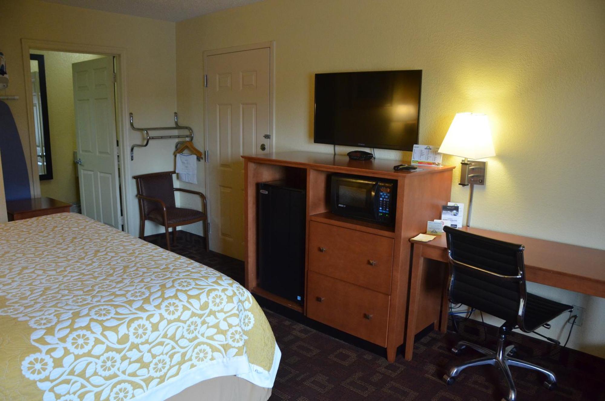 Hotel Days By Wyndham Airport East Nashville