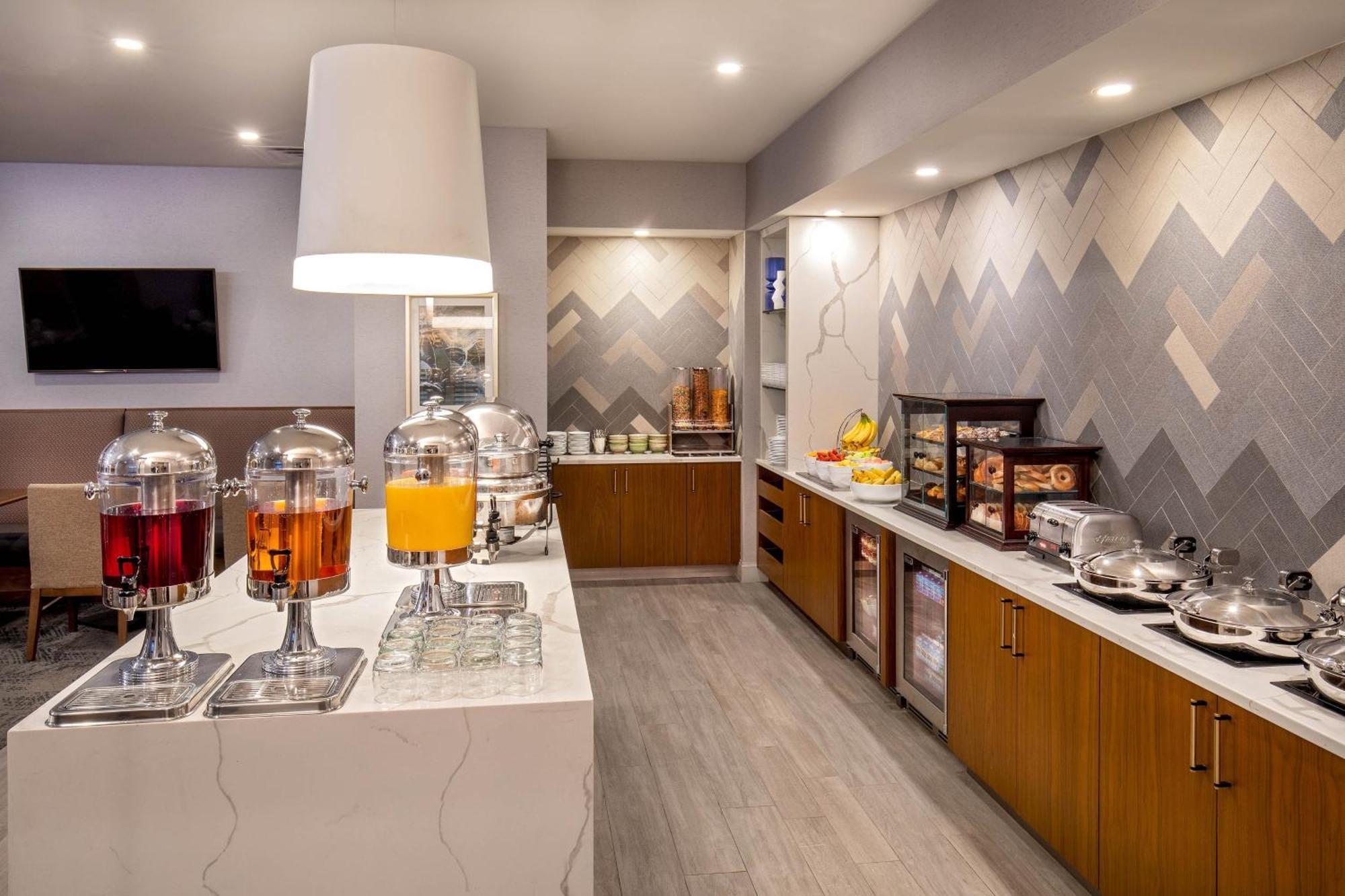 Sheraton Music Airport Hotel 4*