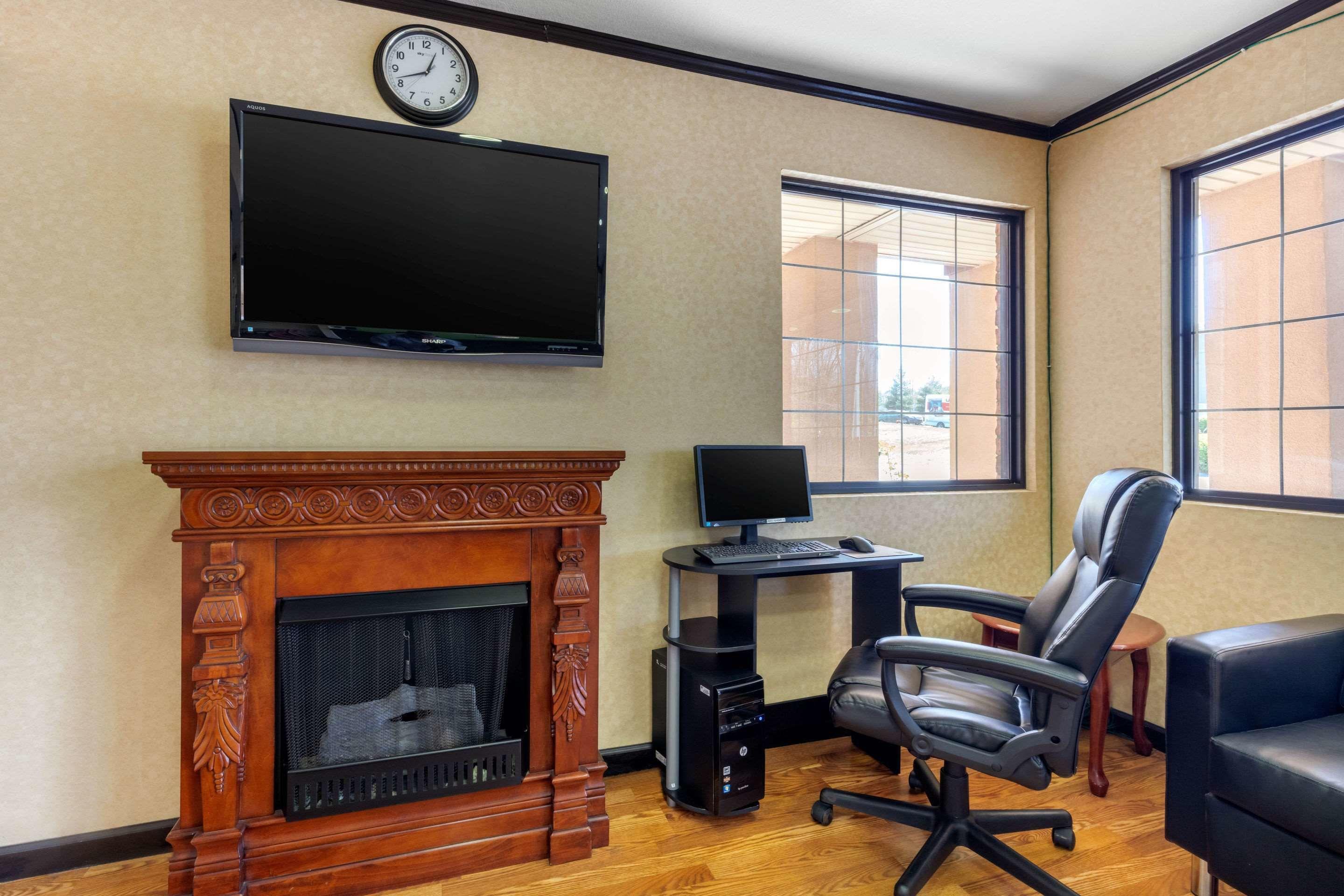 Econo Near Percy Priest *