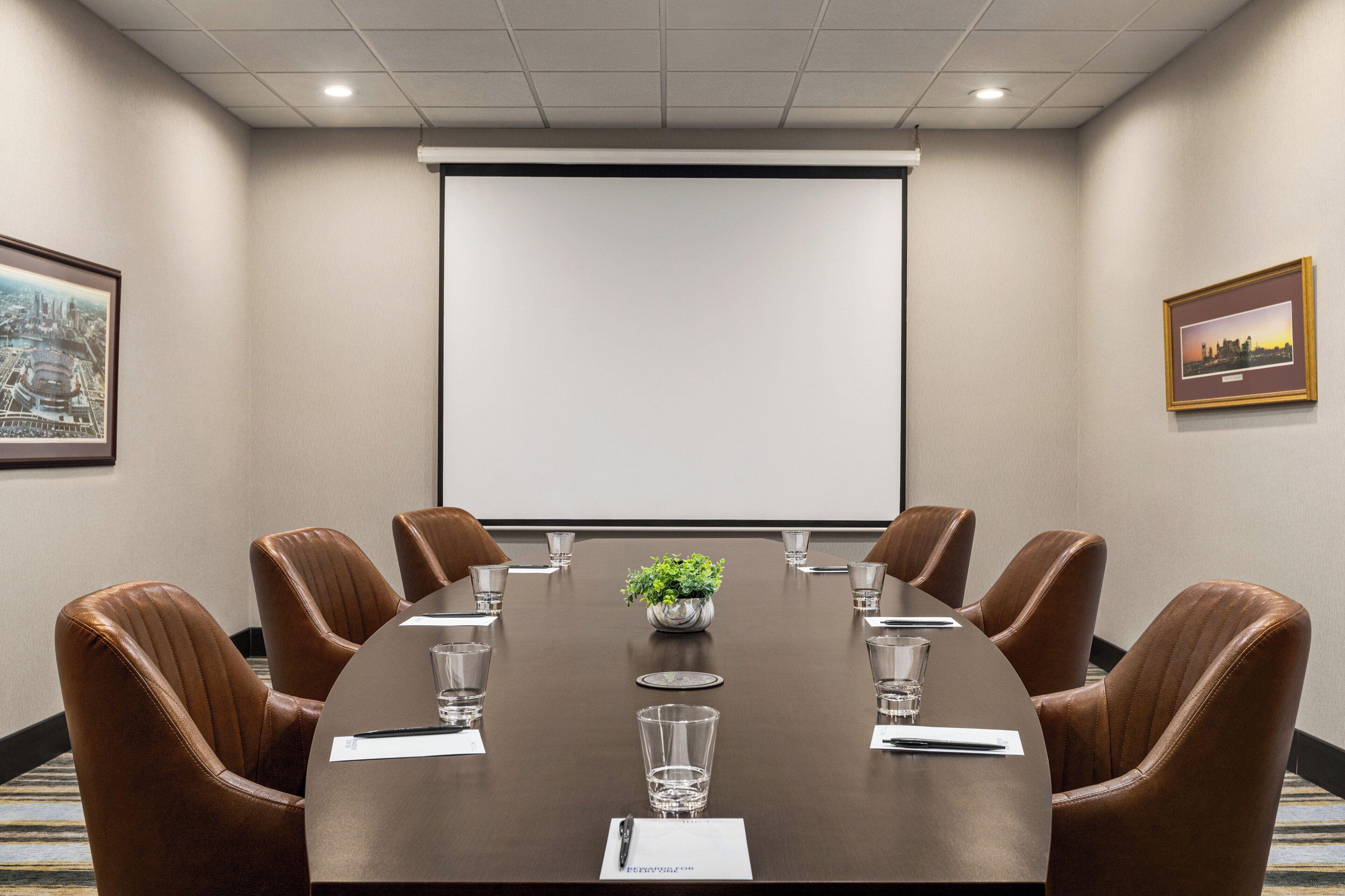 Hotel Downtown - Stadium By Ihg