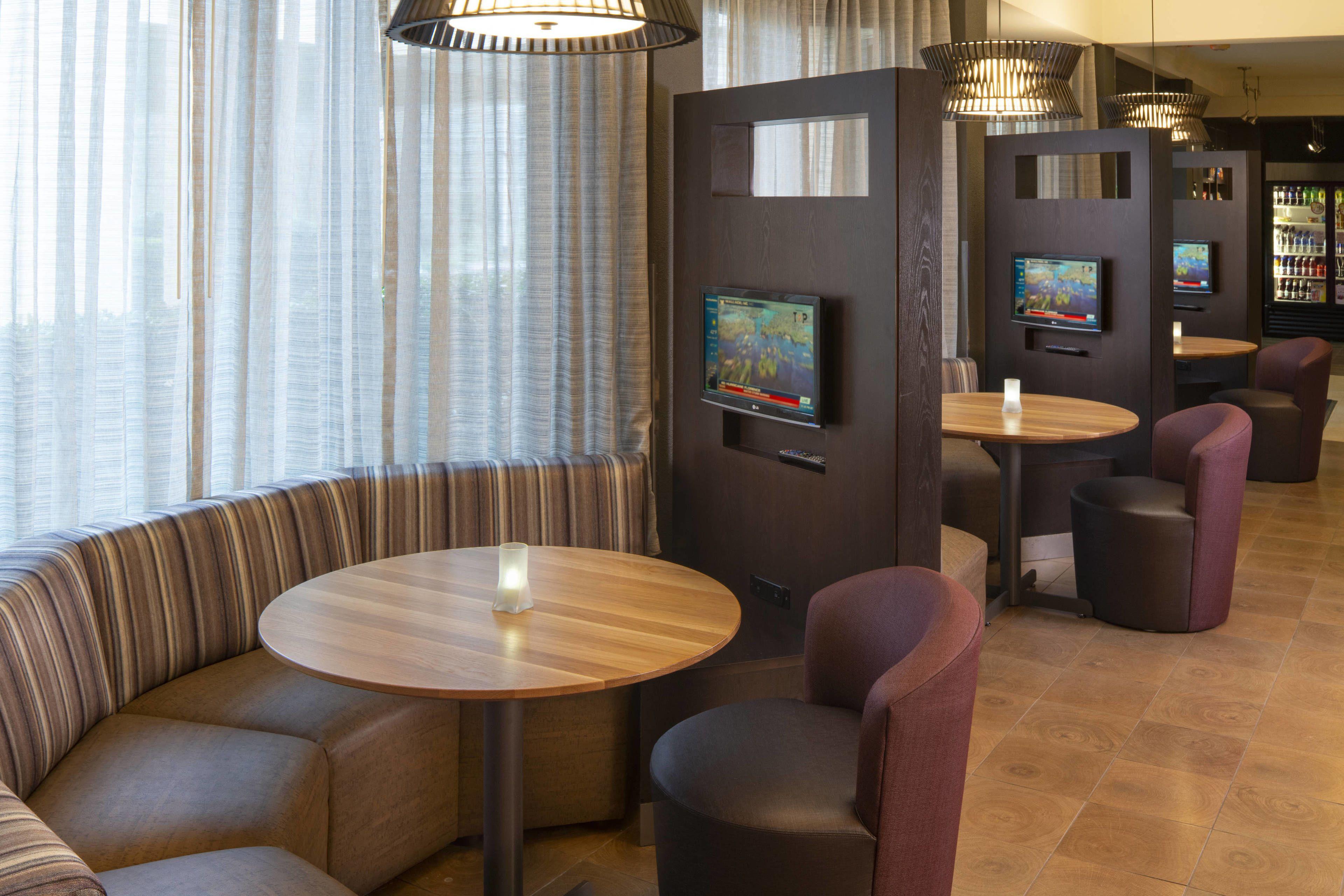 Courtyard By Marriott Airport Hotel 3*