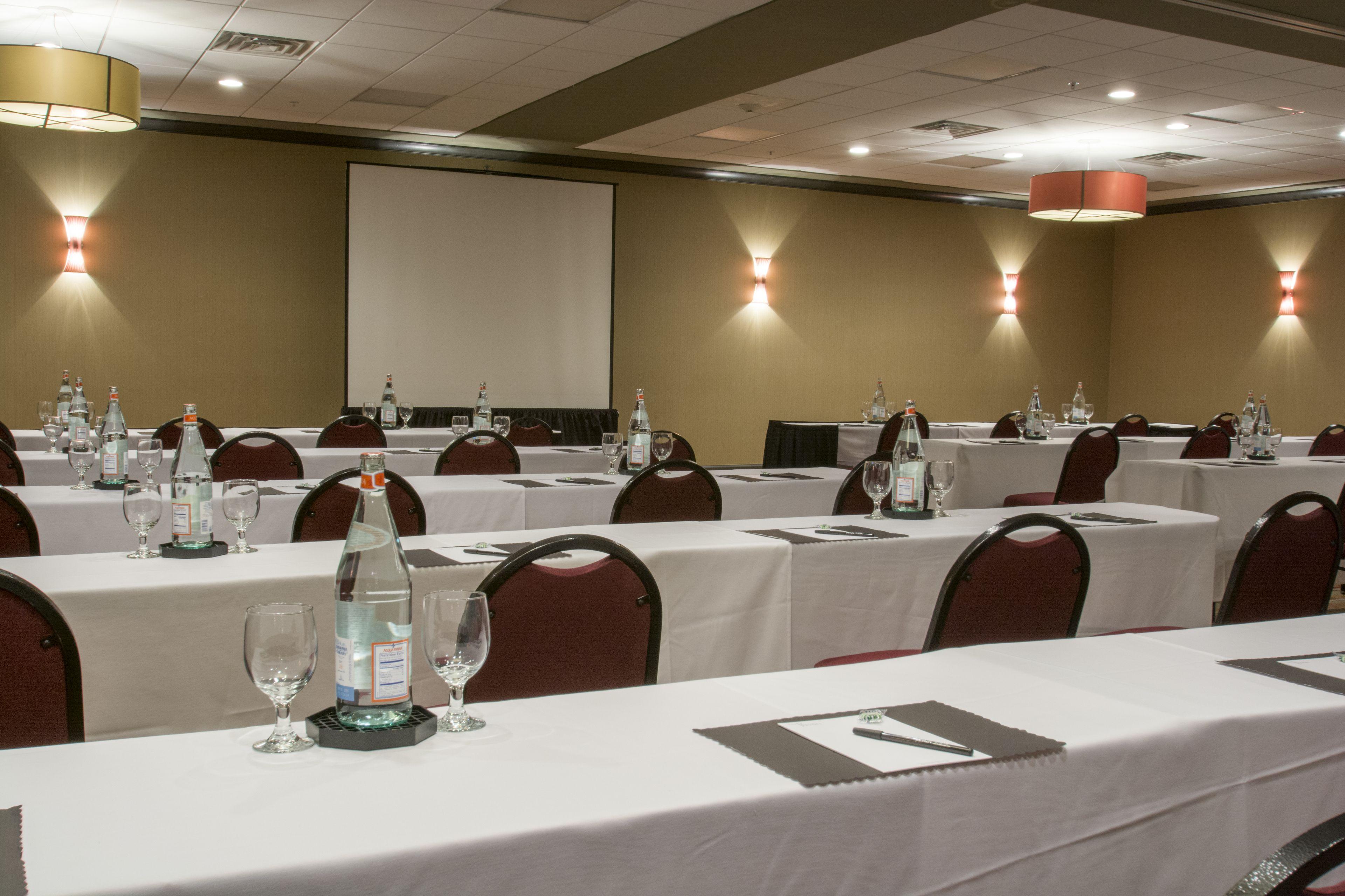 Hotel Delta By Marriott Airport 3*