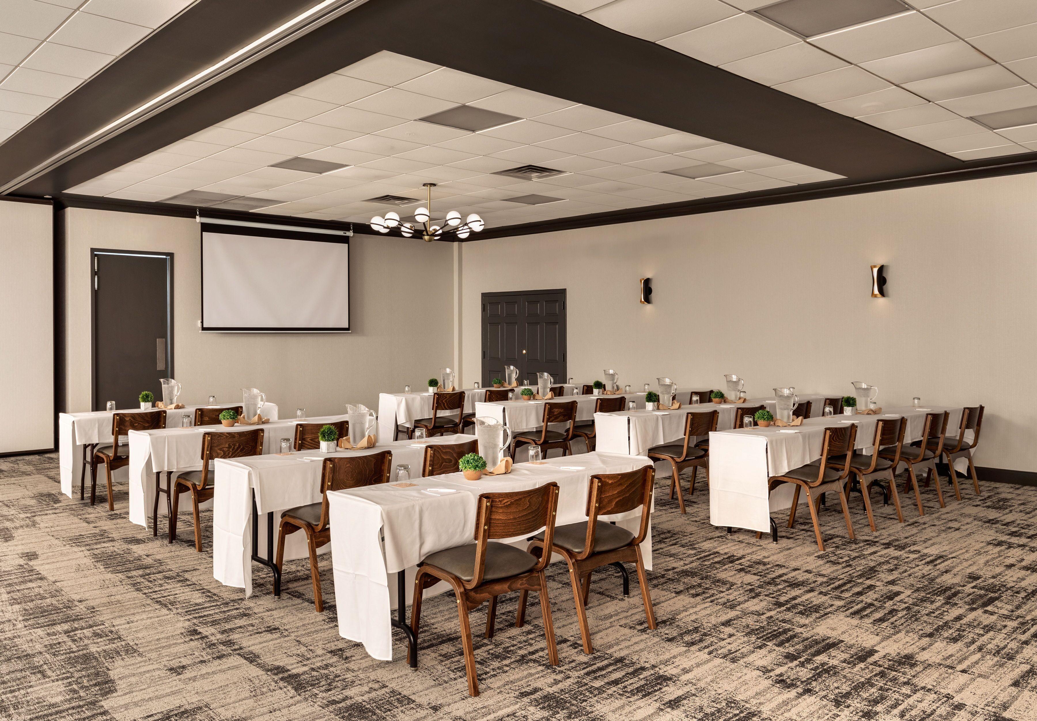 Hotel Delta By Marriott Airport 3*