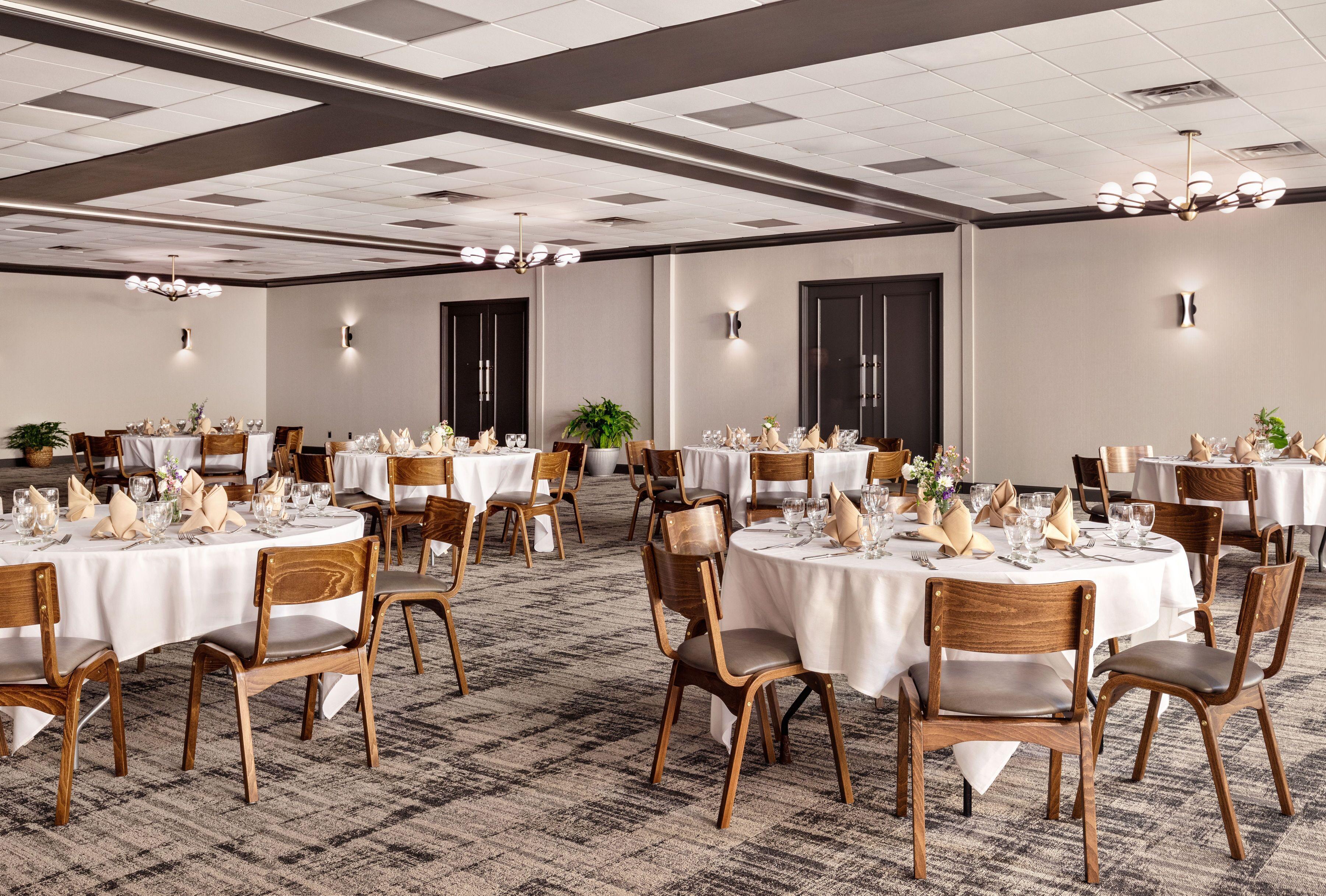 Hotel Delta By Marriott Airport 3*