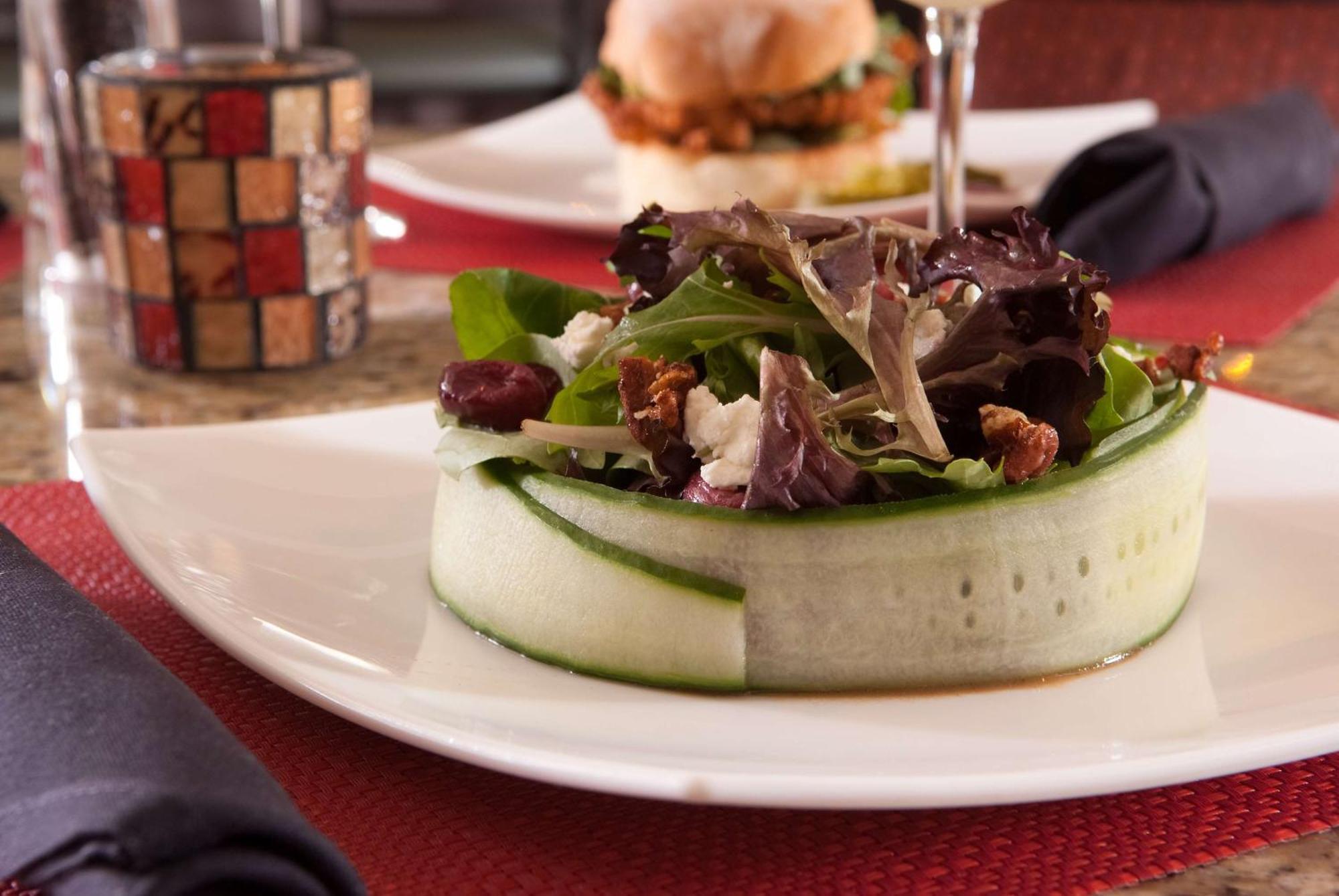 Hotel Embassy By Hilton Airport