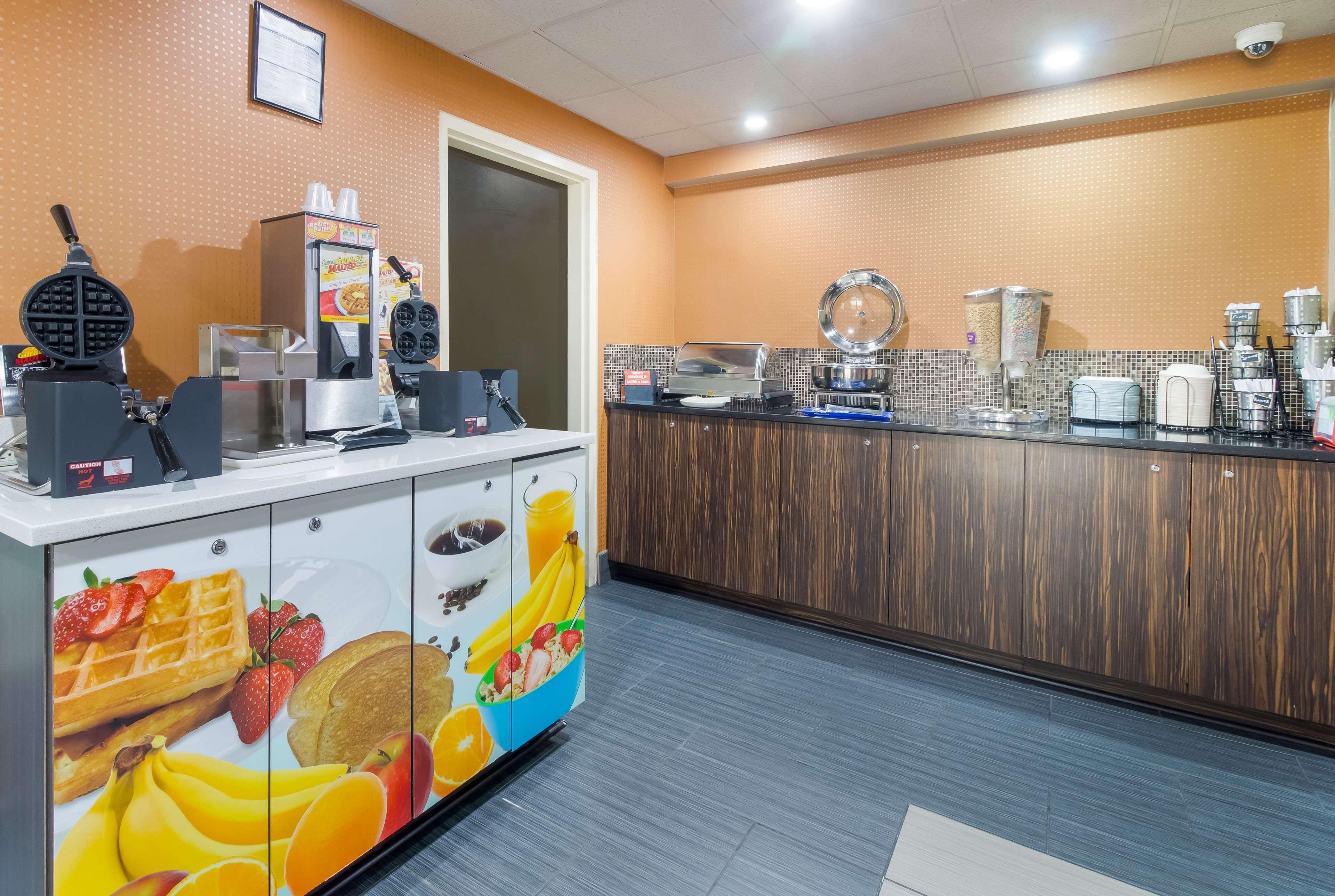 Western Near Opryland Hotel 3*