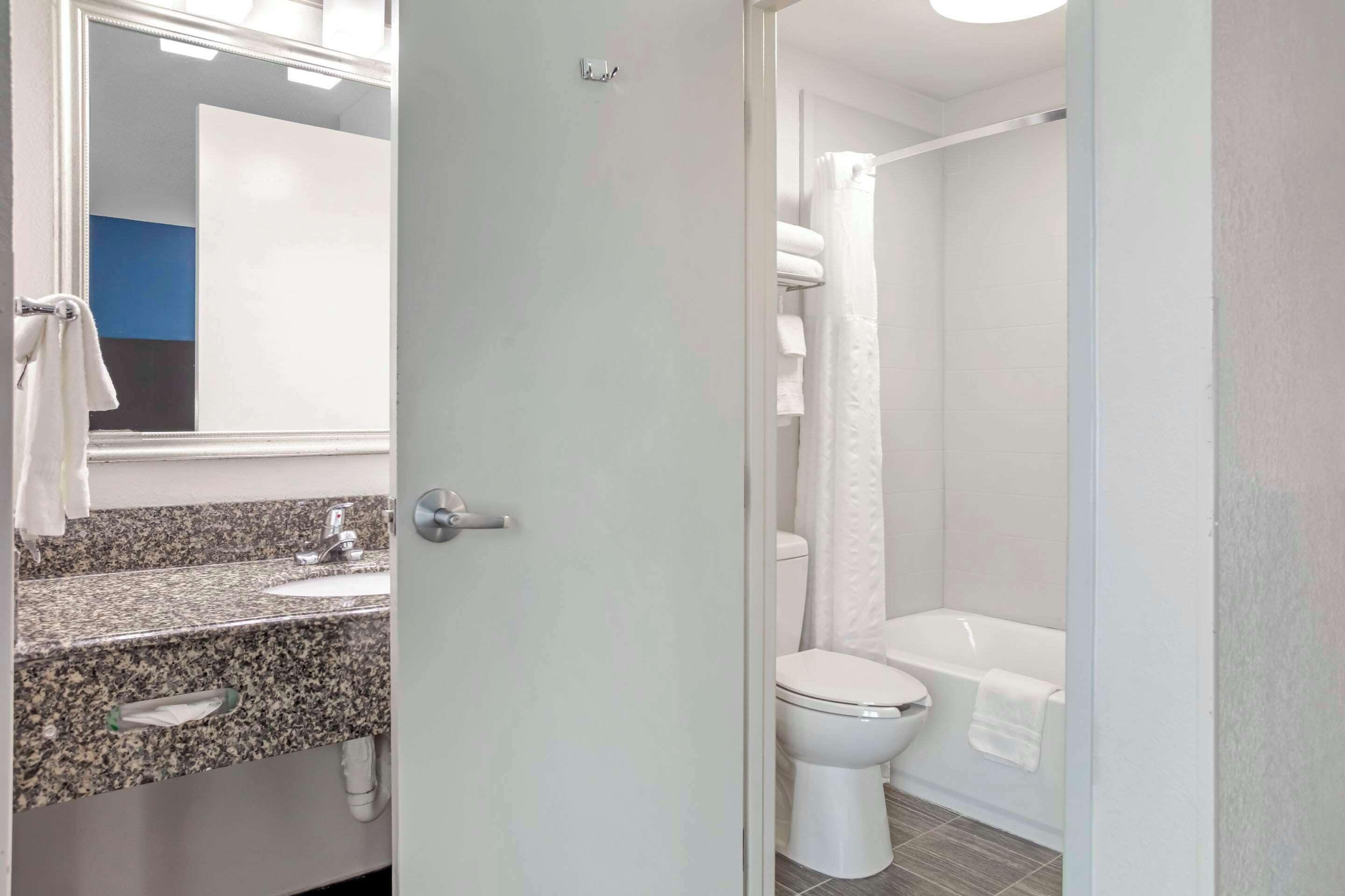 Comfort Airport - Bna Hotel