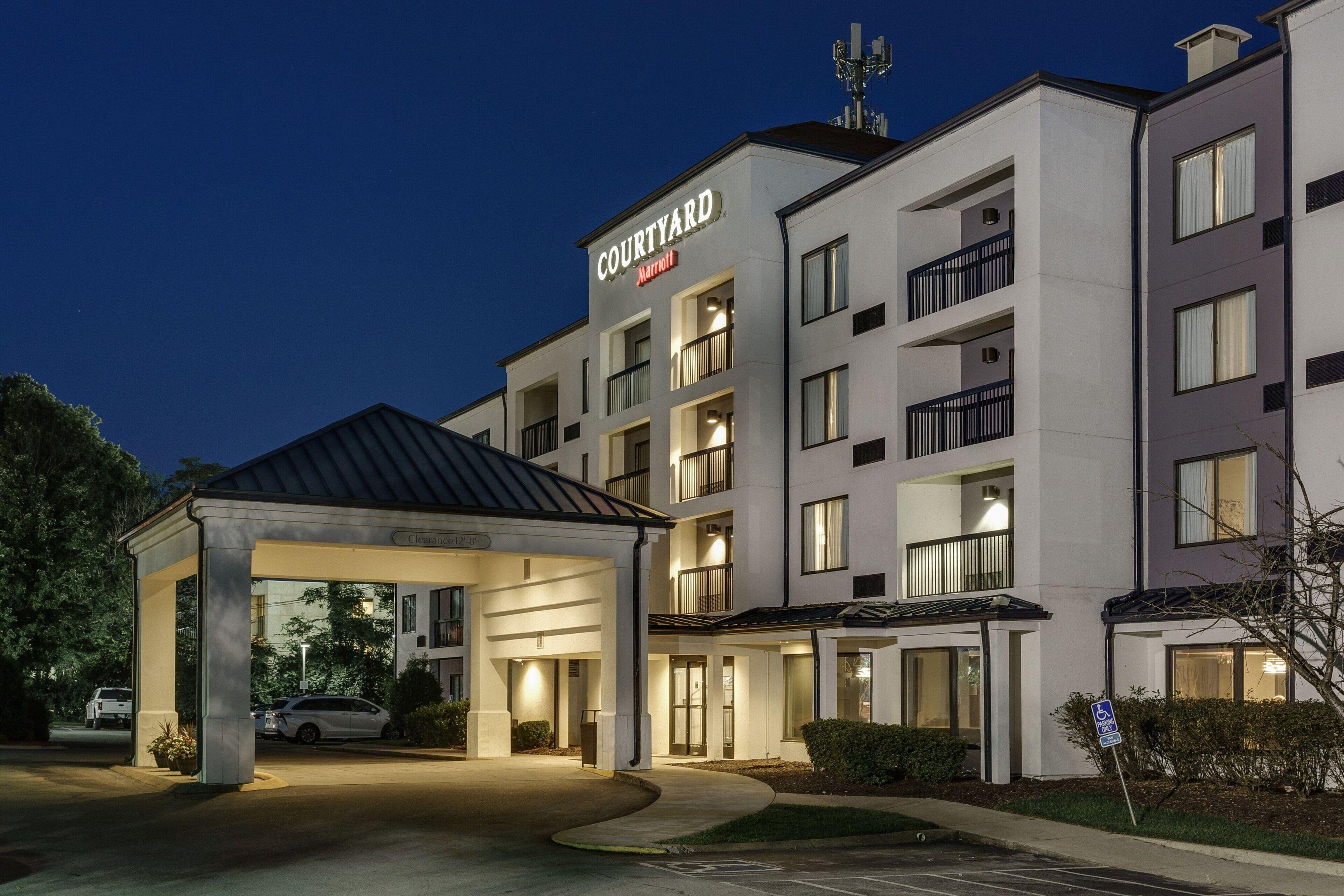Courtyard By Marriott At Opryland 3*