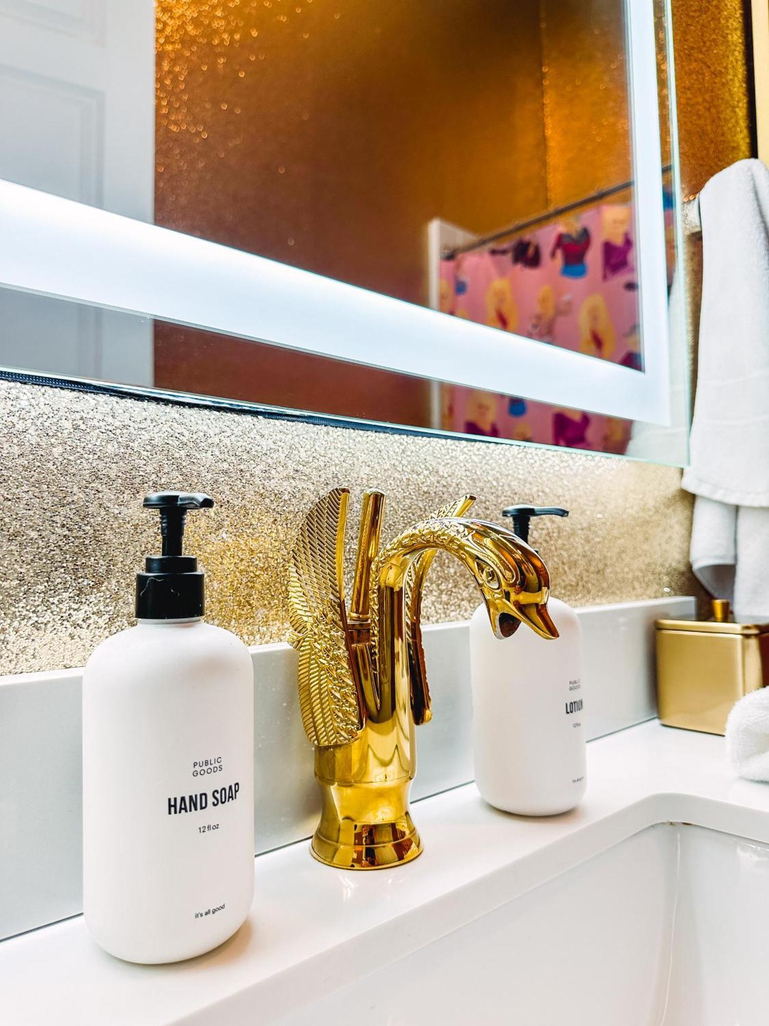 Dolly's Art Deco - Luxe Near Broadway Holiday home Nashville