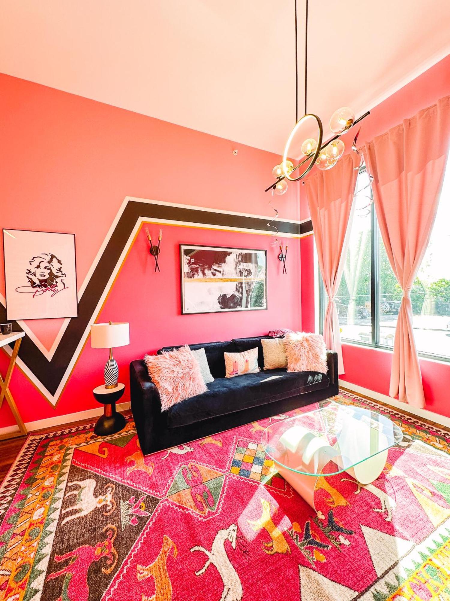 Holiday home Dolly's Glam Getaway - Glittering Gem Near Broadway