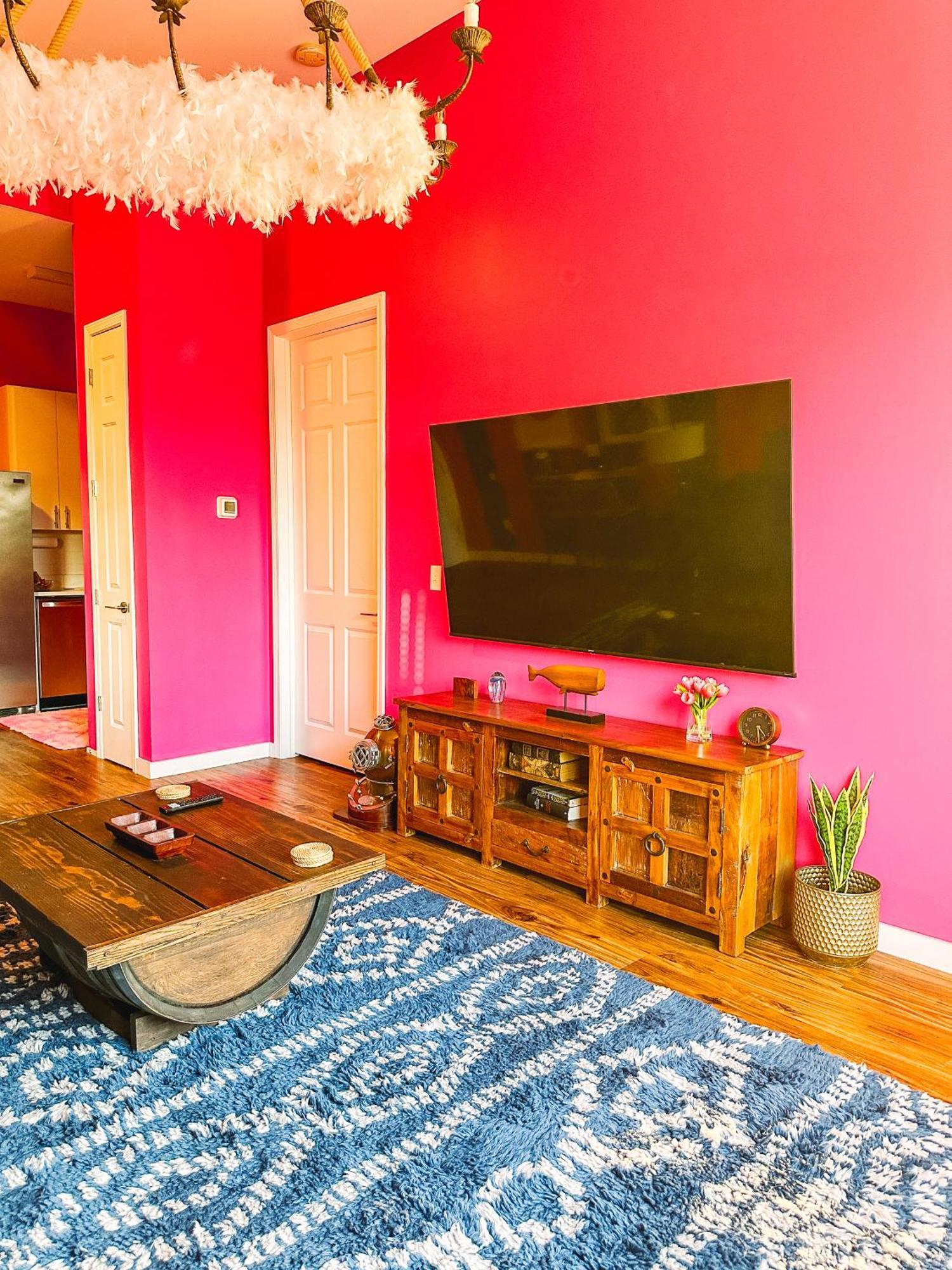 Dolly's Yacht Club - Cozy Retreat Near Broadway Nashville