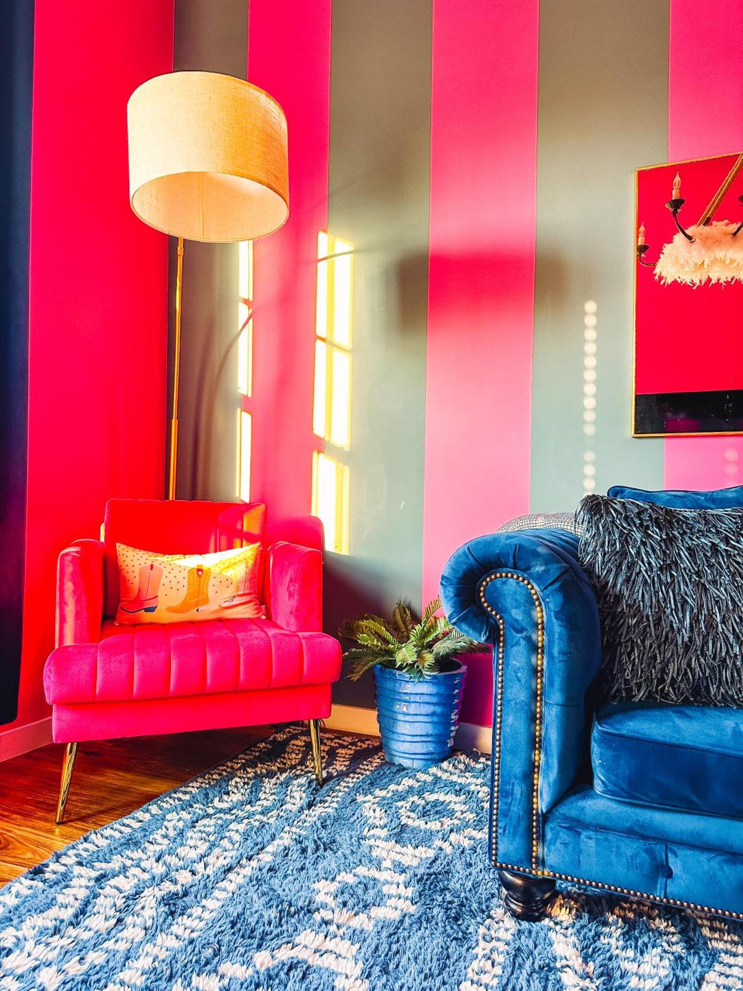 Holiday home Dolly's Yacht Club - Cozy Retreat Near Broadway *