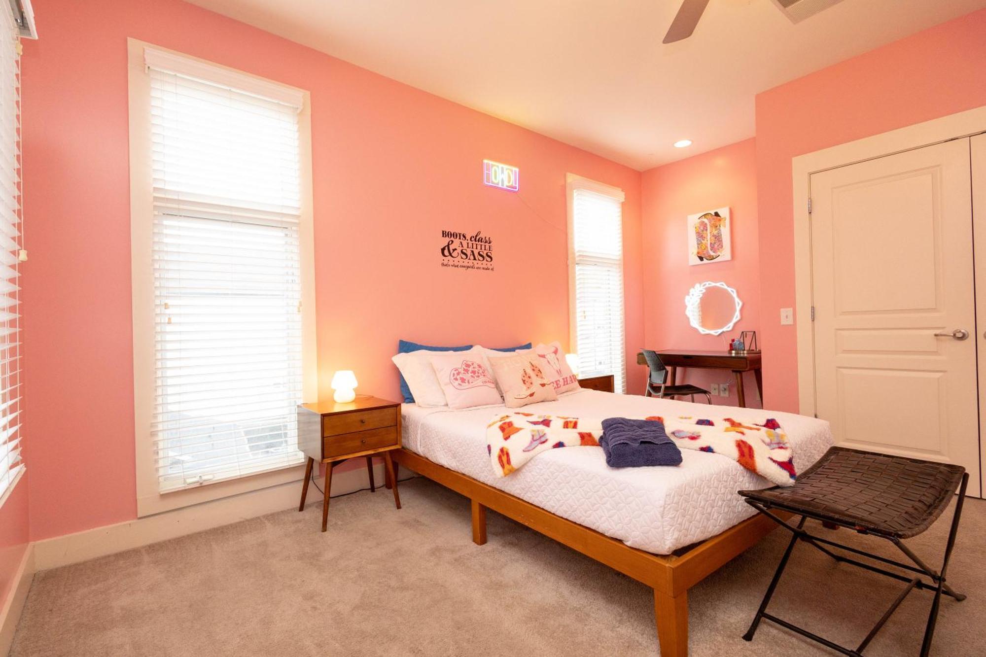 Apartment Pink Experience - West End Broadway & Restaurants