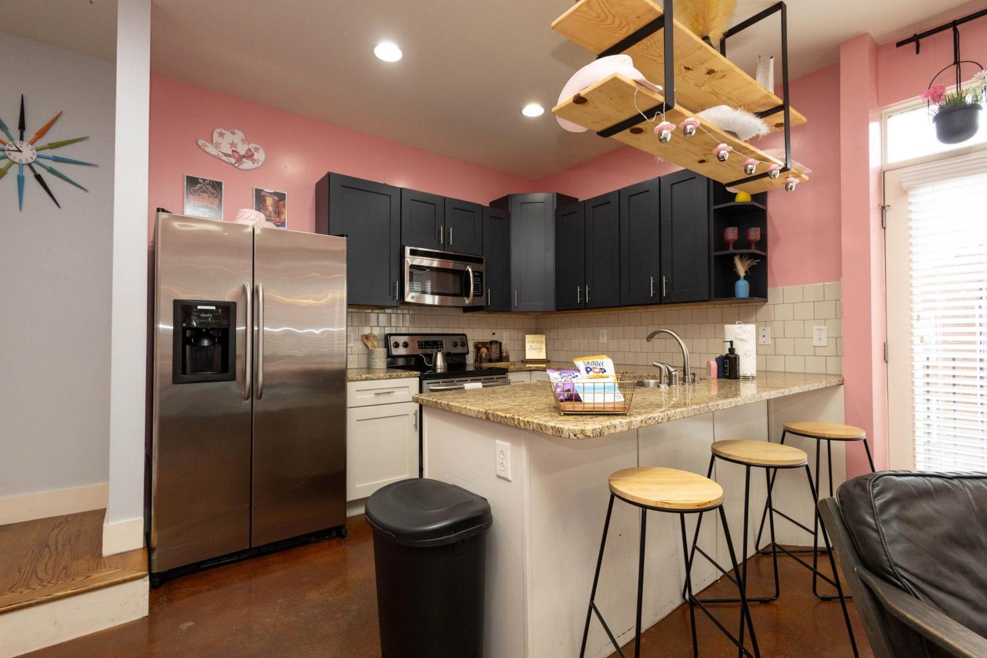 Pink Experience - West End Broadway & Restaurants Apartment *