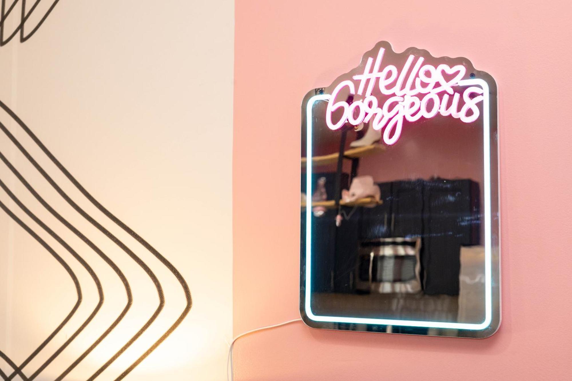 Pink Experience - West End Broadway & Restaurants