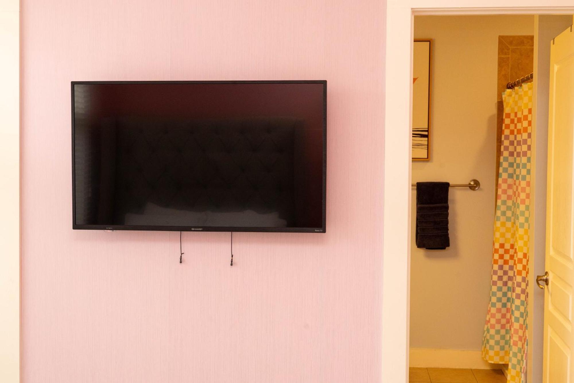 Pink Experience - West End Broadway & Restaurants Nashville