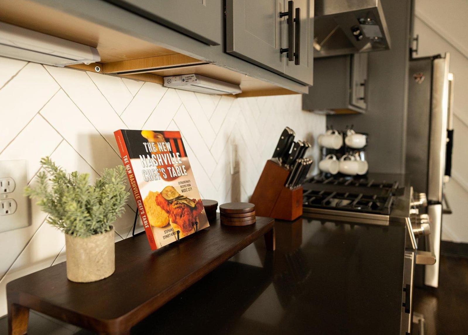 Luxe-broadway Getaway-heart Of Gulch-mins To Broadway Holiday home Nashville