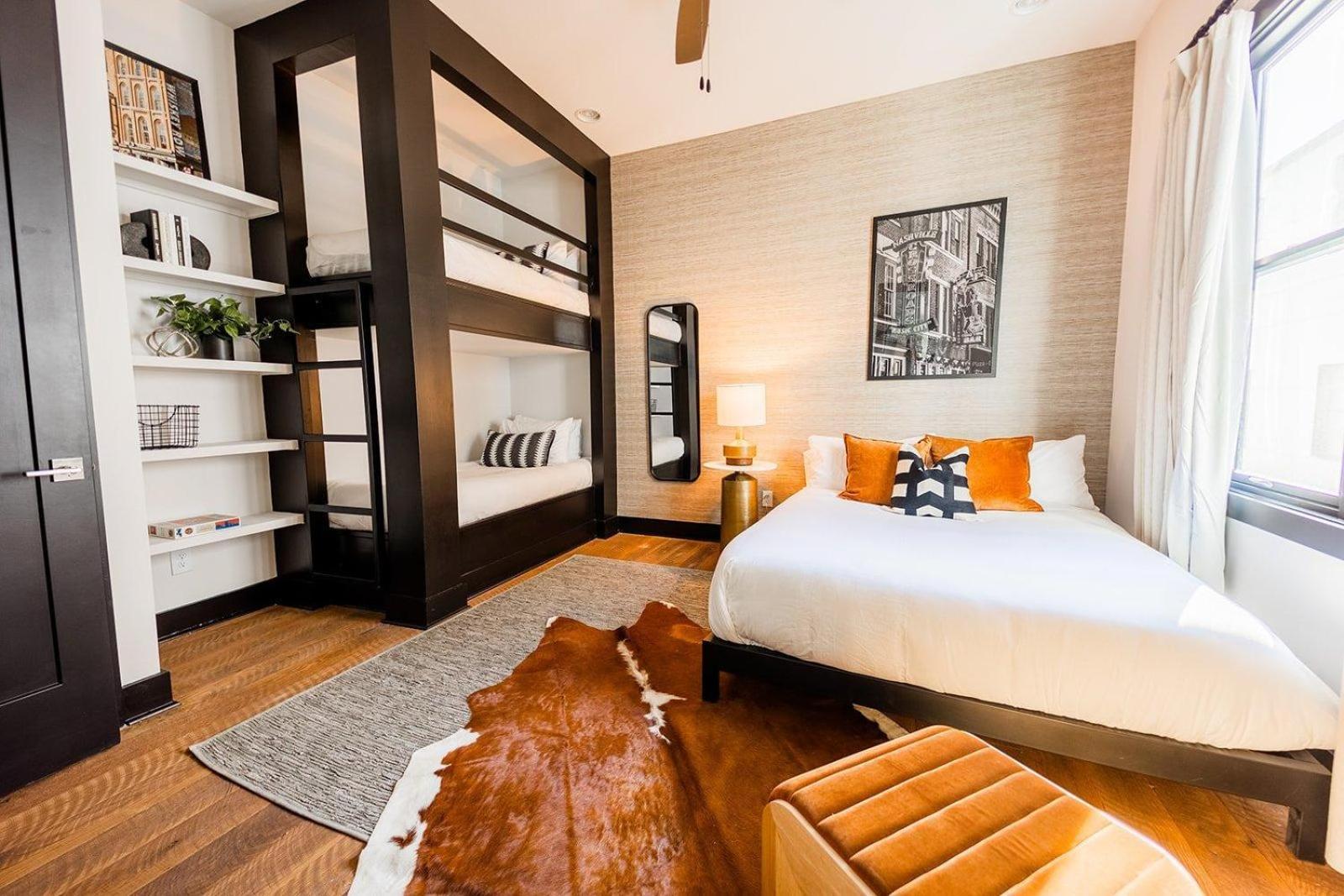 Two Lavish Gulch Homes - Mins To Broadway Holiday home