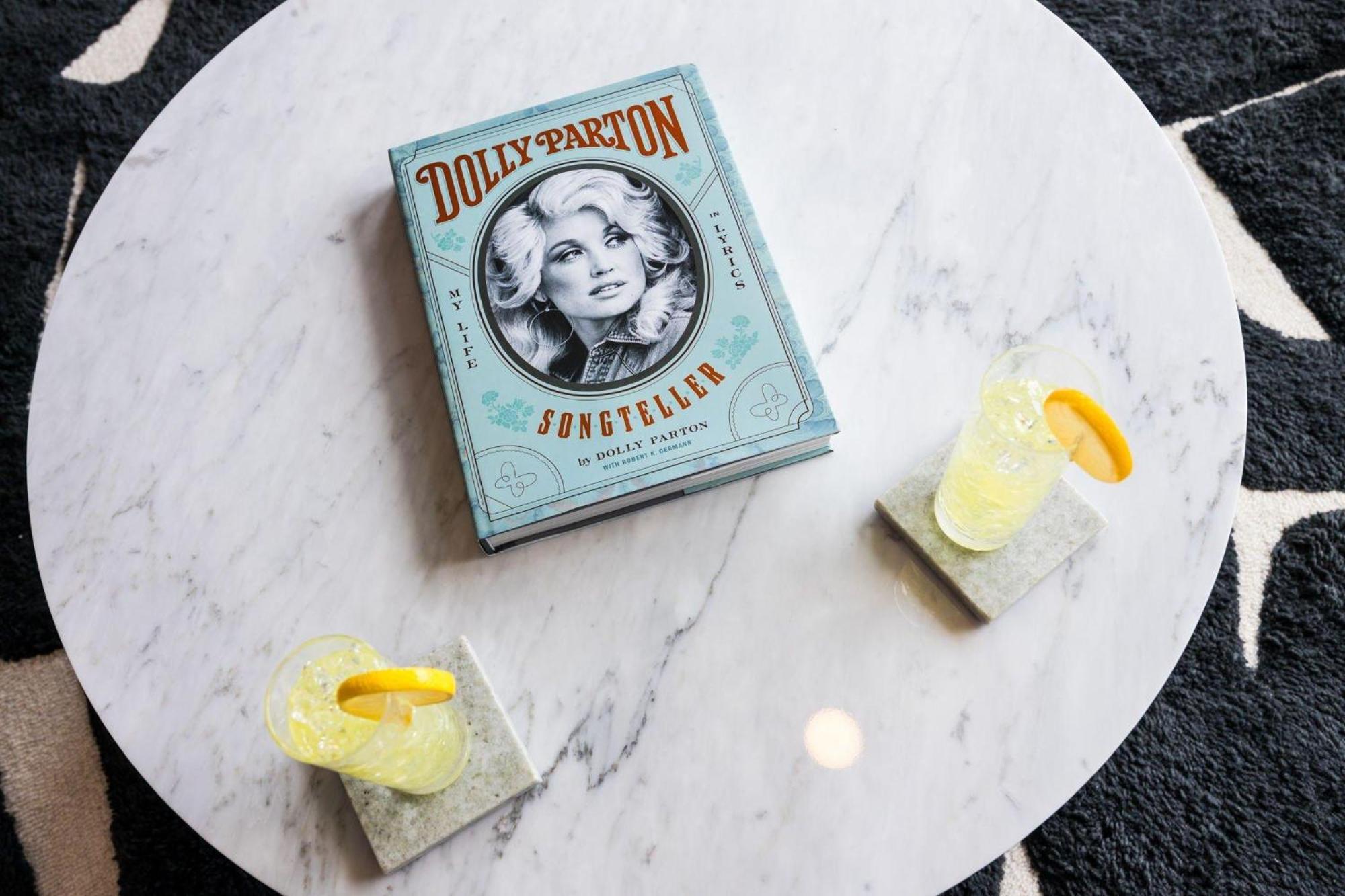 Dolly's Parton-non - Odyssey - Heart Of Midtown Holiday home *