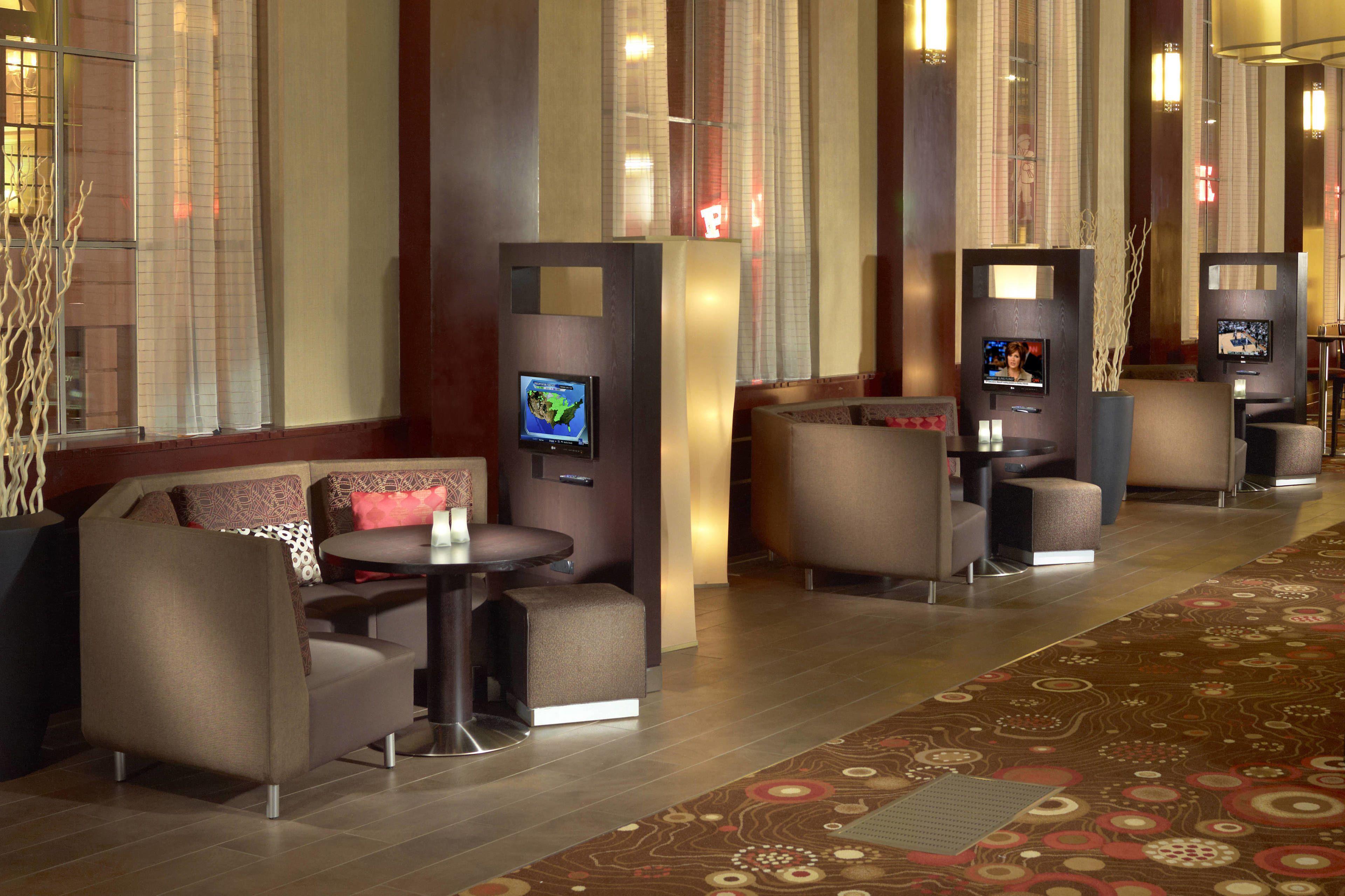 Courtyard By Marriott Downtown Hotel