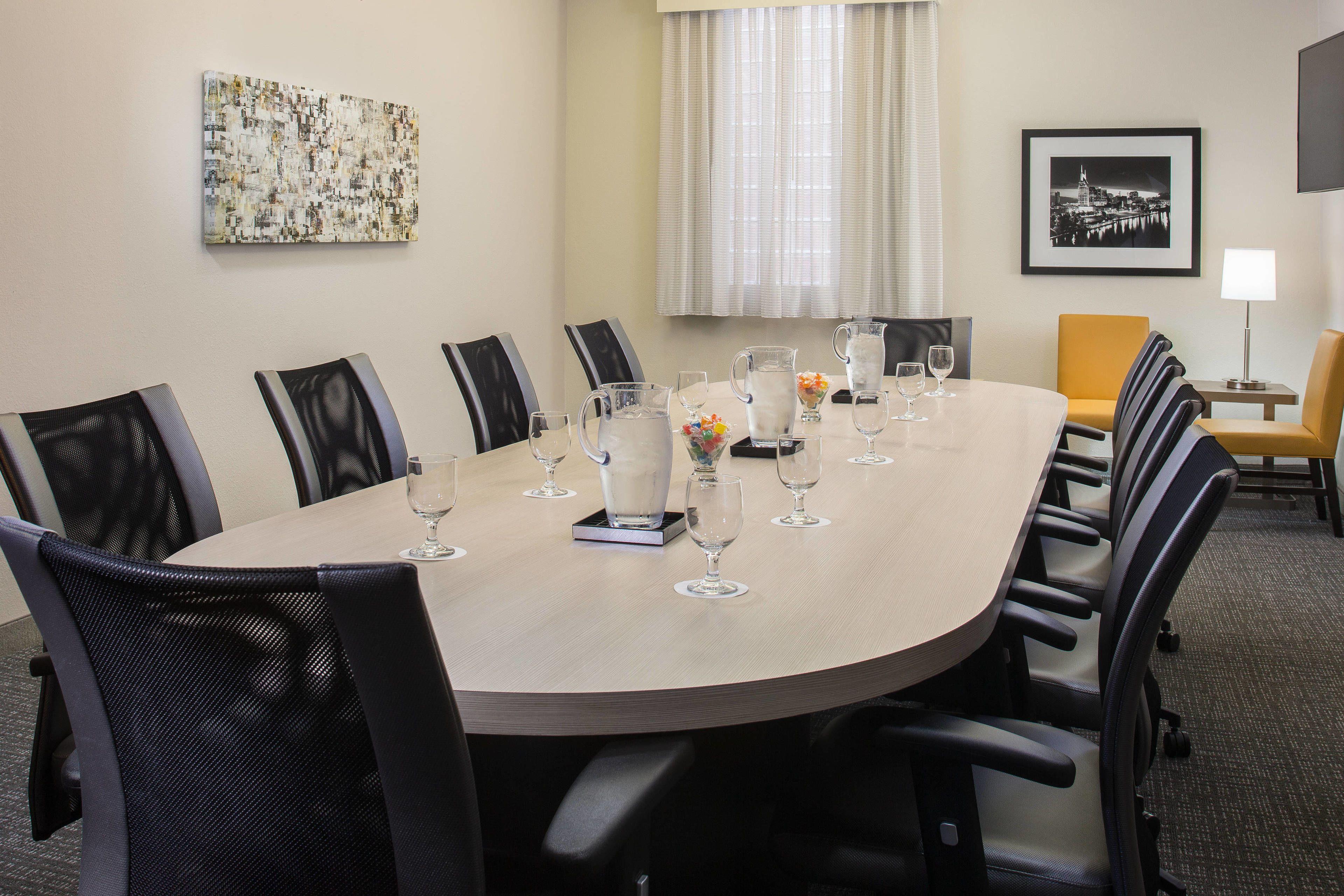 Courtyard By Marriott Downtown Hotel