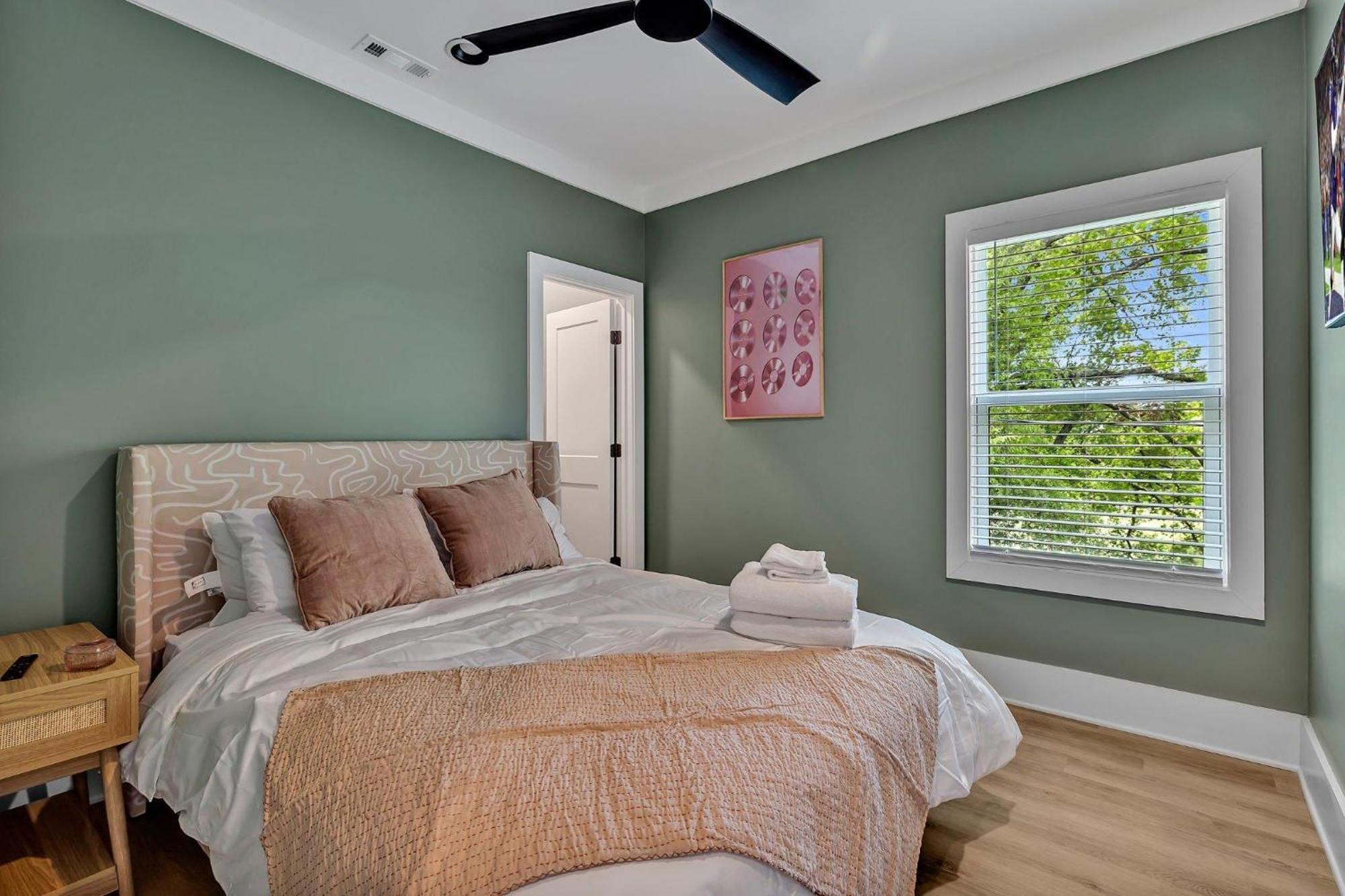 Holiday home Ensemble-4 Unit Combo-8 Mins To Broadway Nashville