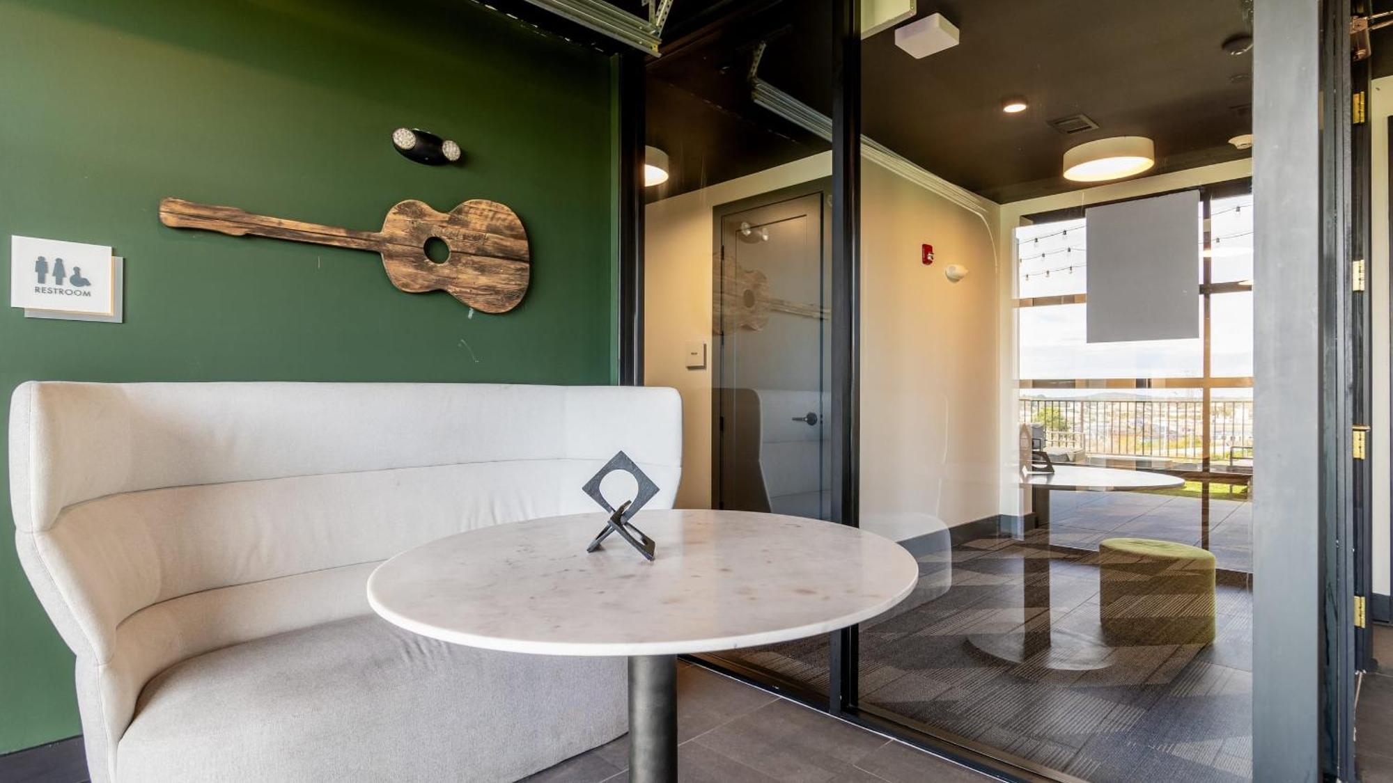 Holiday home Downtown 2br Balcony Parking Near Broadway Nashville